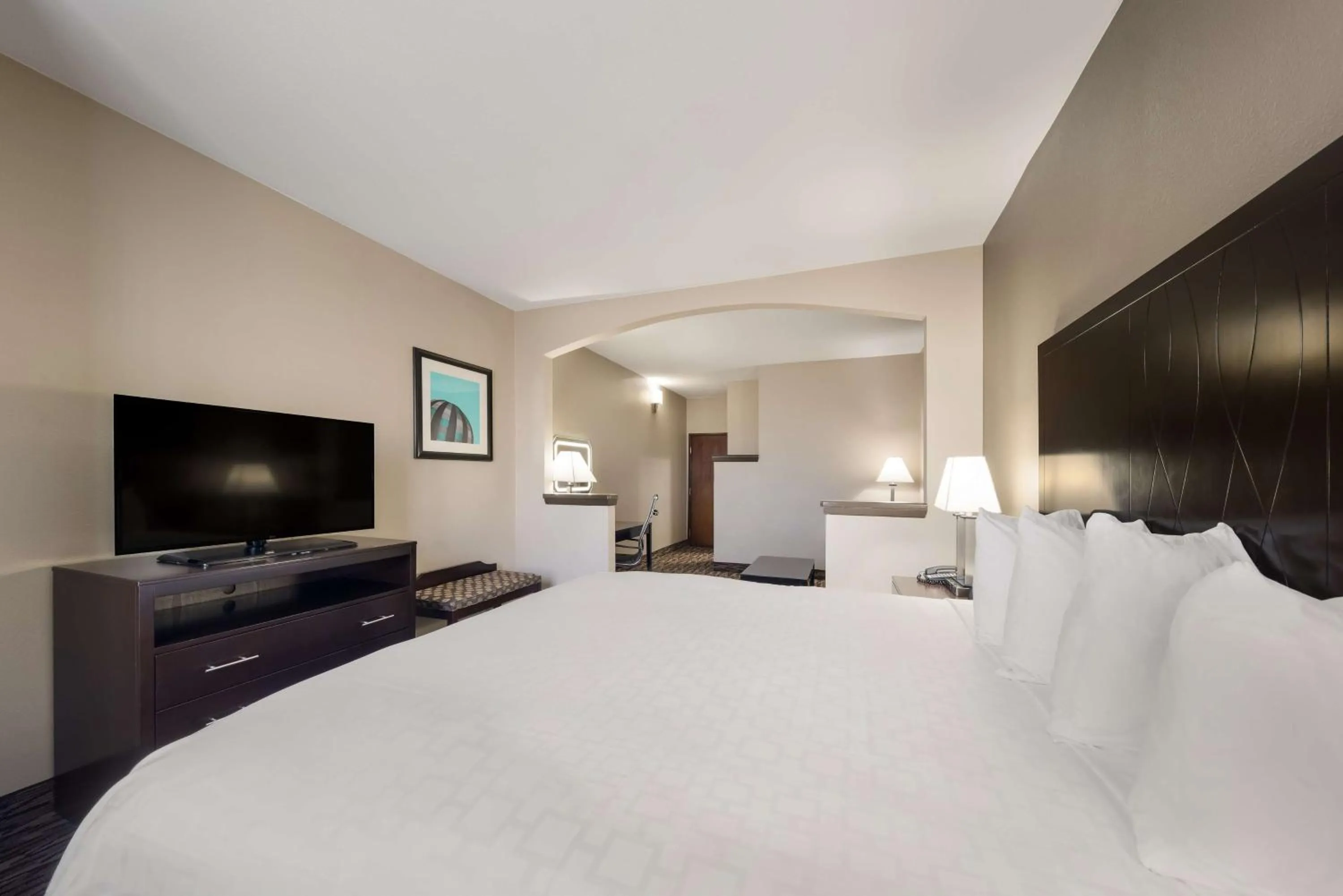 TV and multimedia, Bed in SureStay Plus Hotel by Best Western Plano