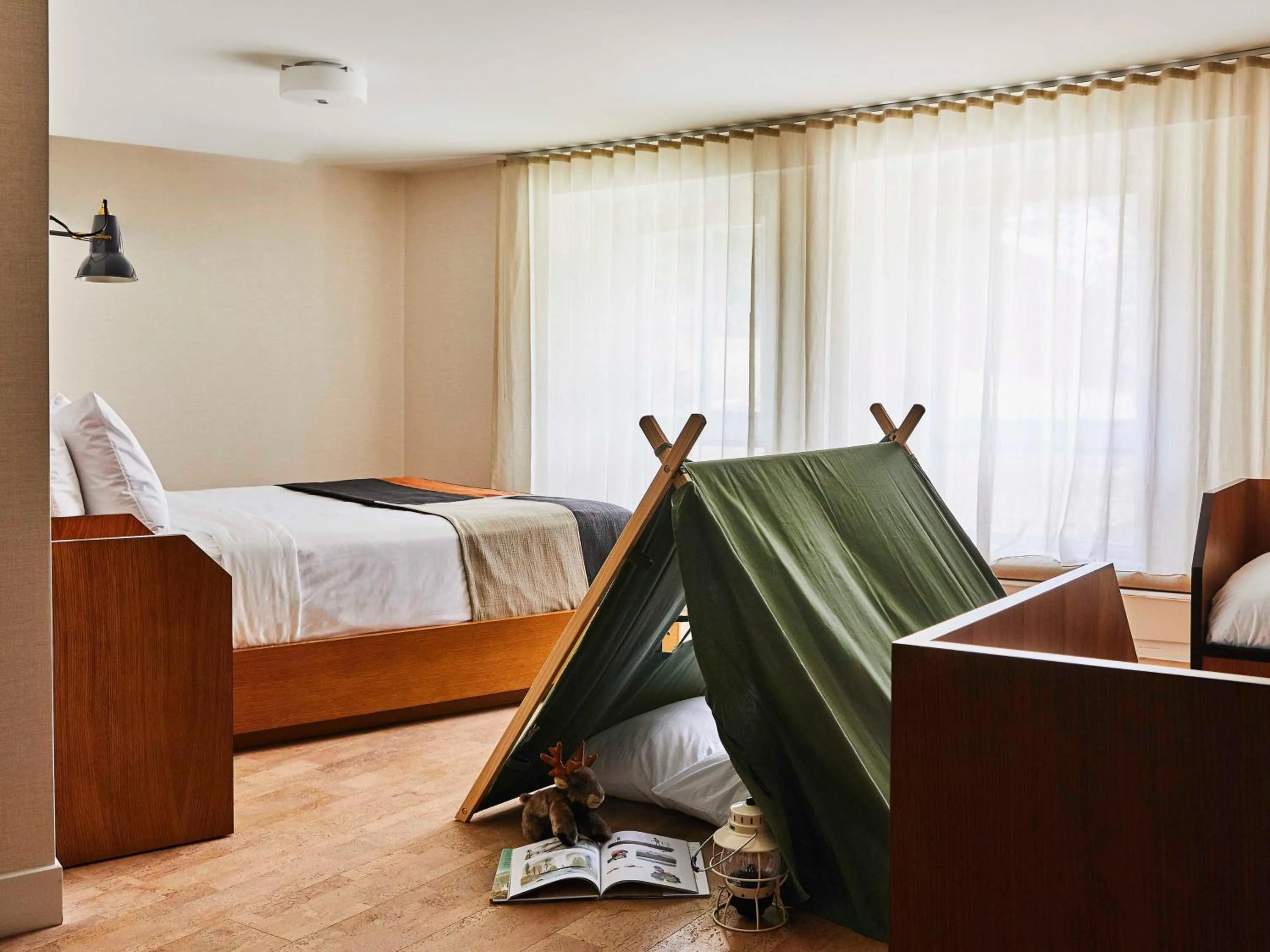 Bed in Trailborn Rocky Mountains Outpost