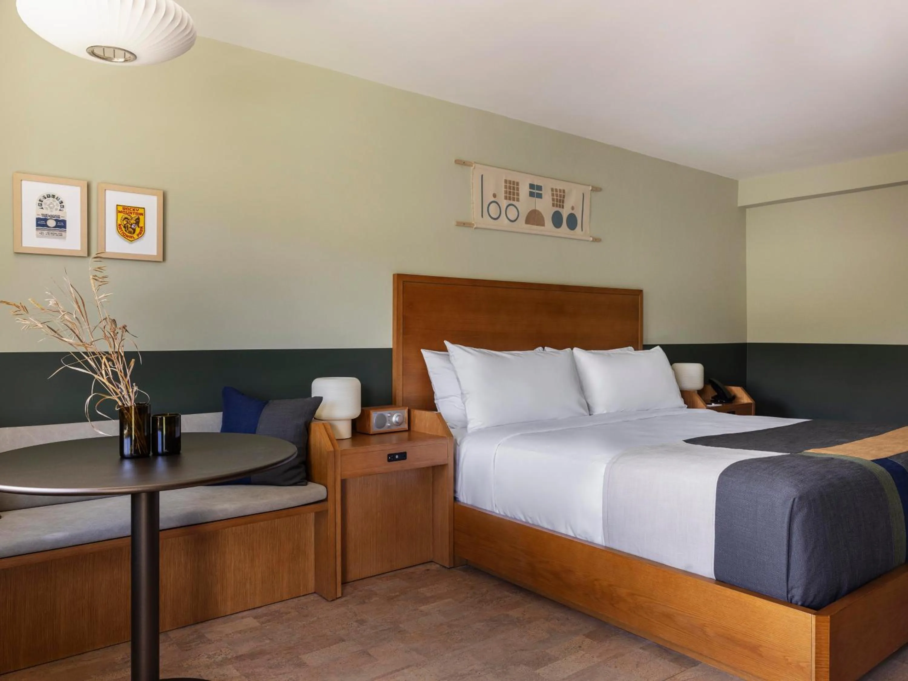 Bed in Trailborn Rocky Mountains Outpost