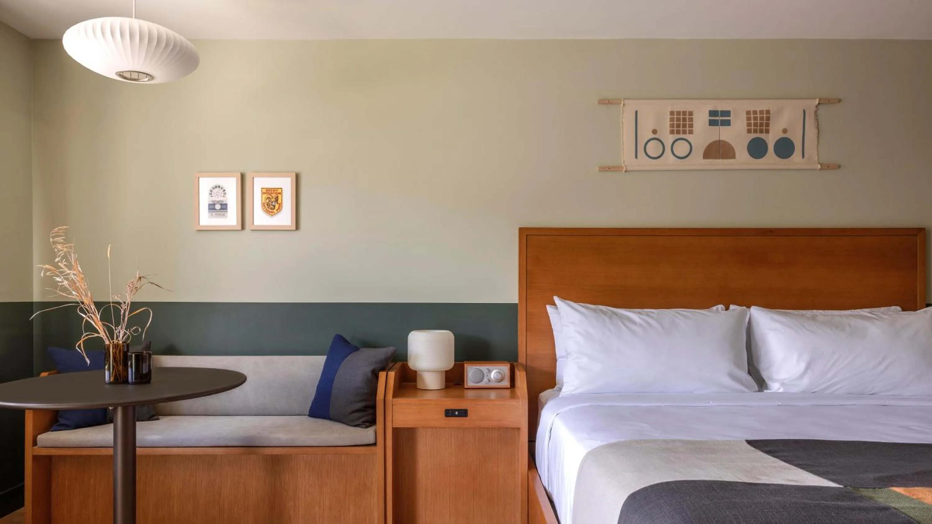 Bed in Trailborn Rocky Mountains Outpost