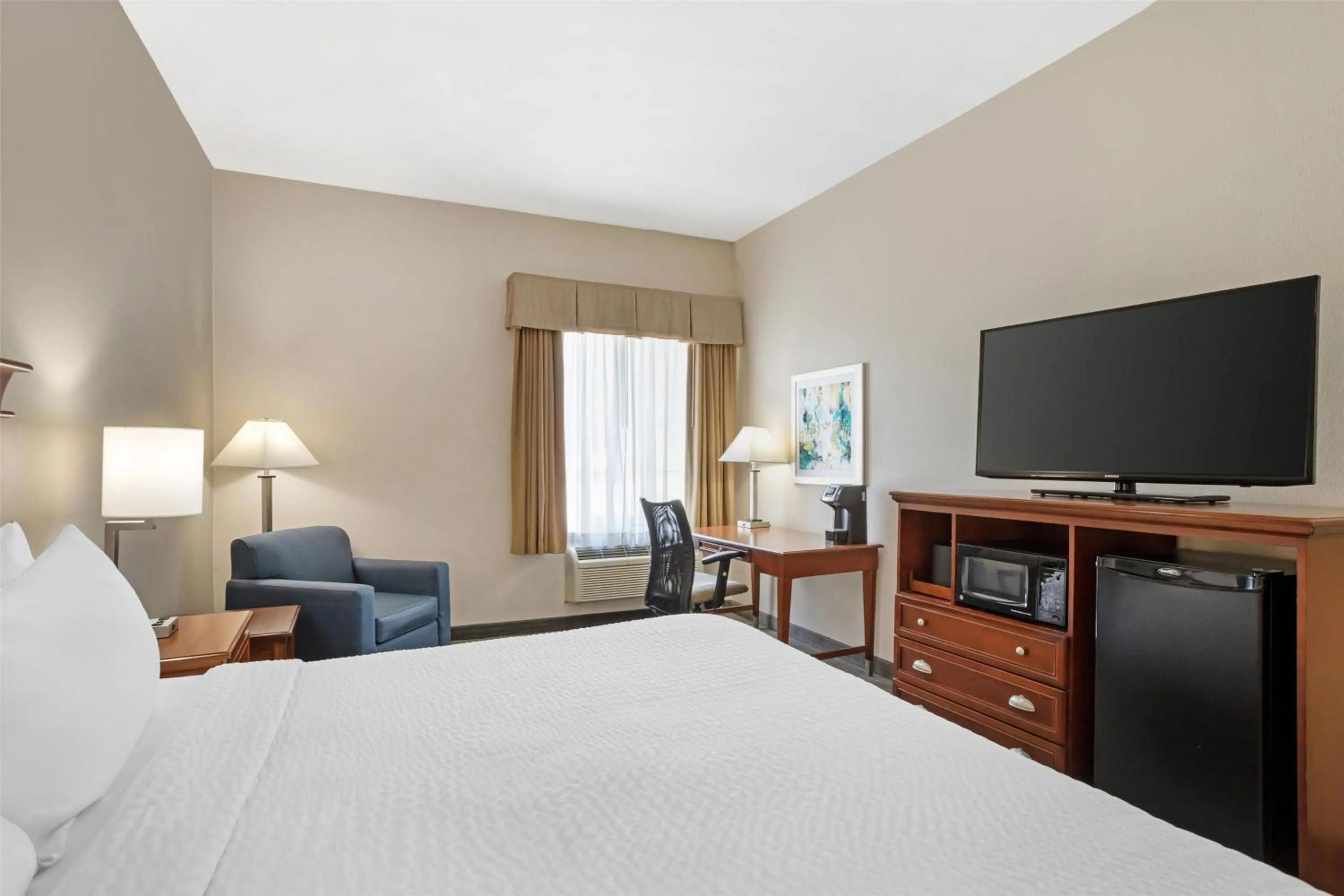 Bedroom, Bed in Best Western Plus Executive Hotel & Suites