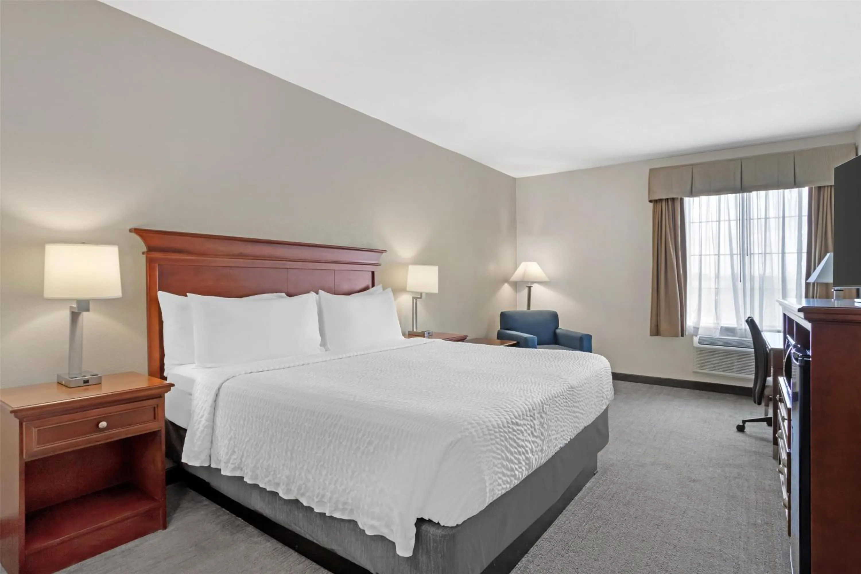Bedroom, Bed in Best Western Plus Executive Hotel & Suites