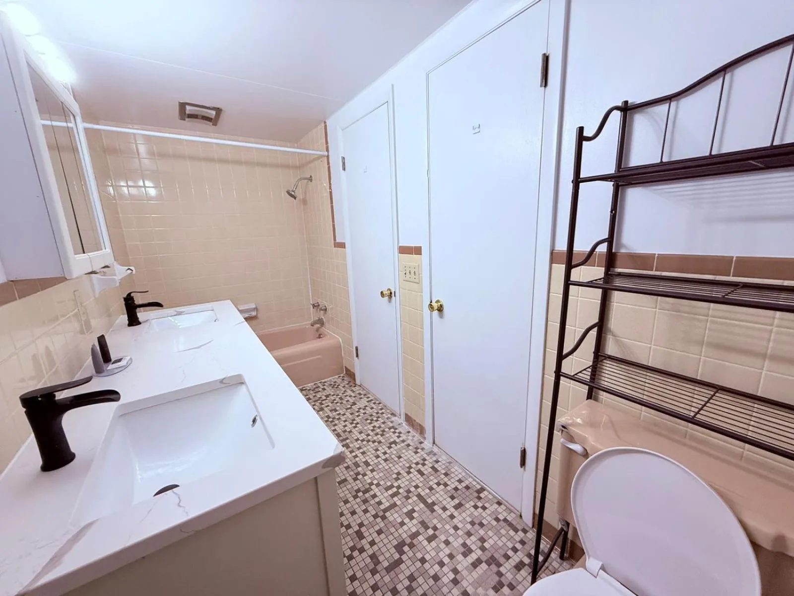 Bathroom in Tomahawk Motor Lodge By OYO Riverton US-26