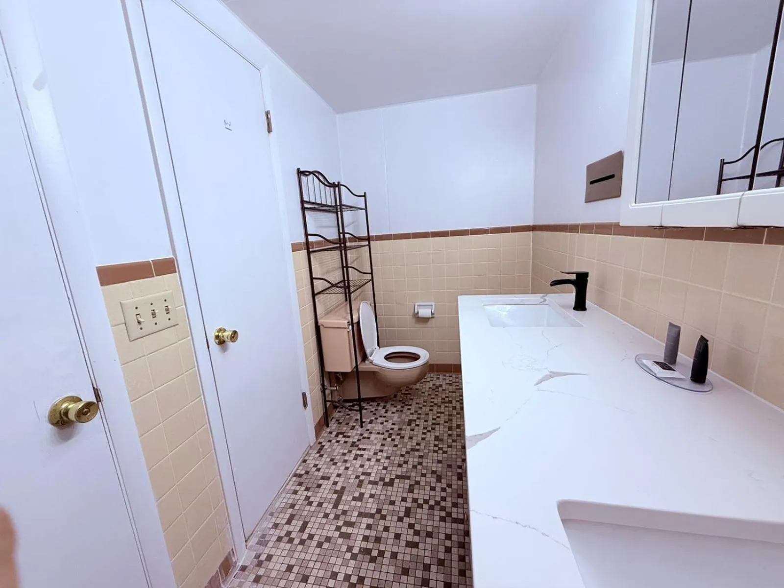 Bathroom in Tomahawk Motor Lodge By OYO Riverton US-26