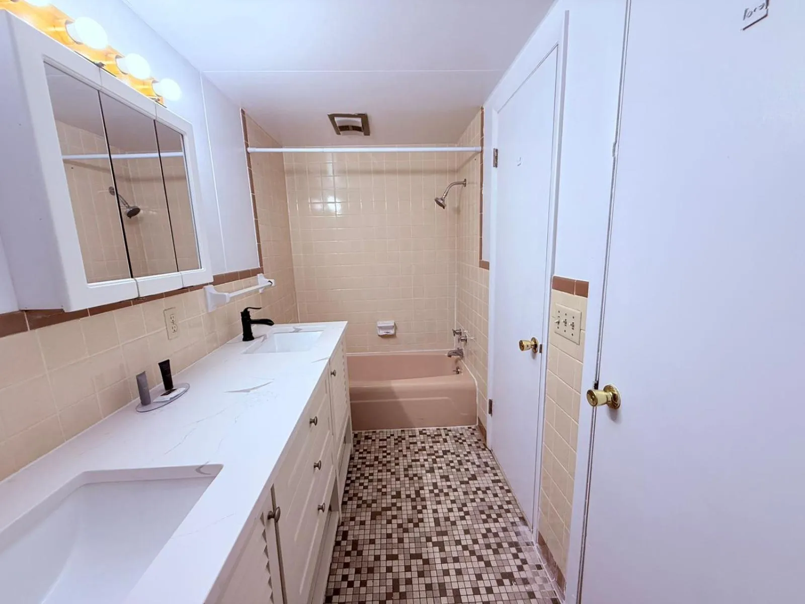 Bathroom in Tomahawk Motor Lodge By OYO Riverton US-26