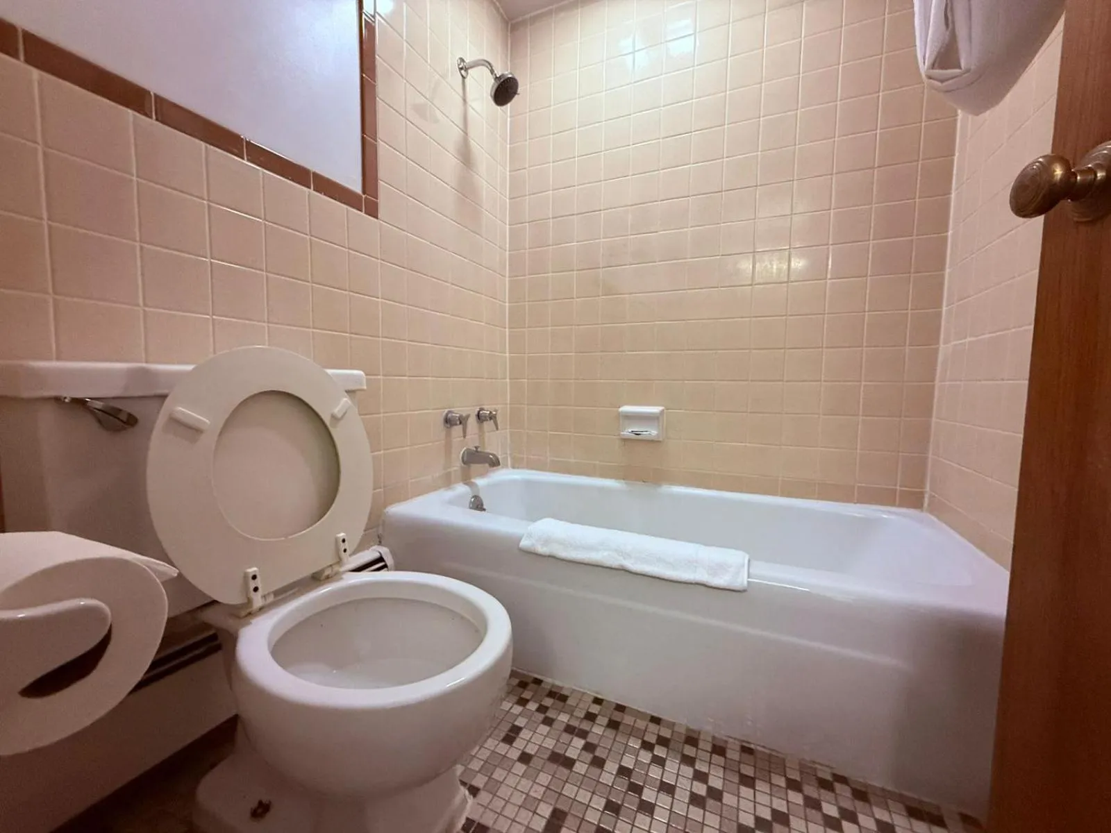 Bathroom in Tomahawk Motor Lodge By OYO Riverton US-26