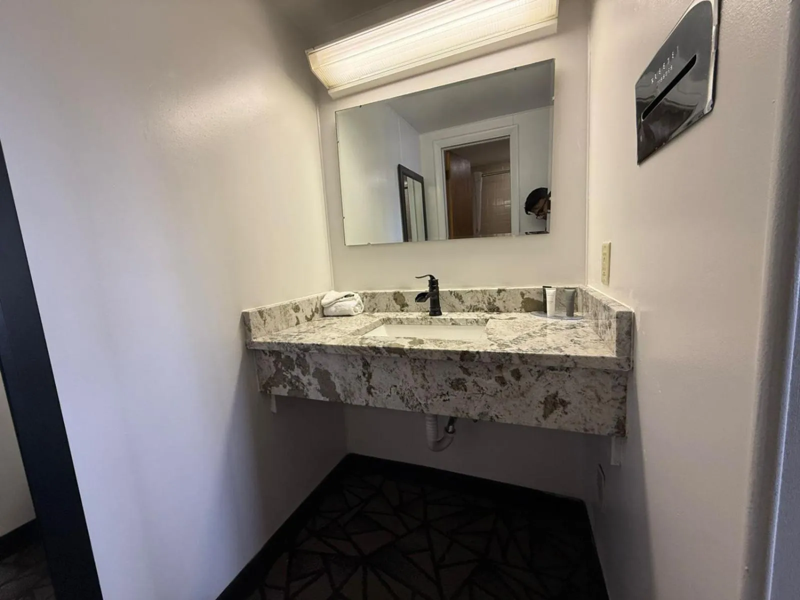 Bathroom in Tomahawk Motor Lodge By OYO Riverton US-26