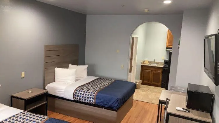 Bed in Palace Inn - Baytown I-10