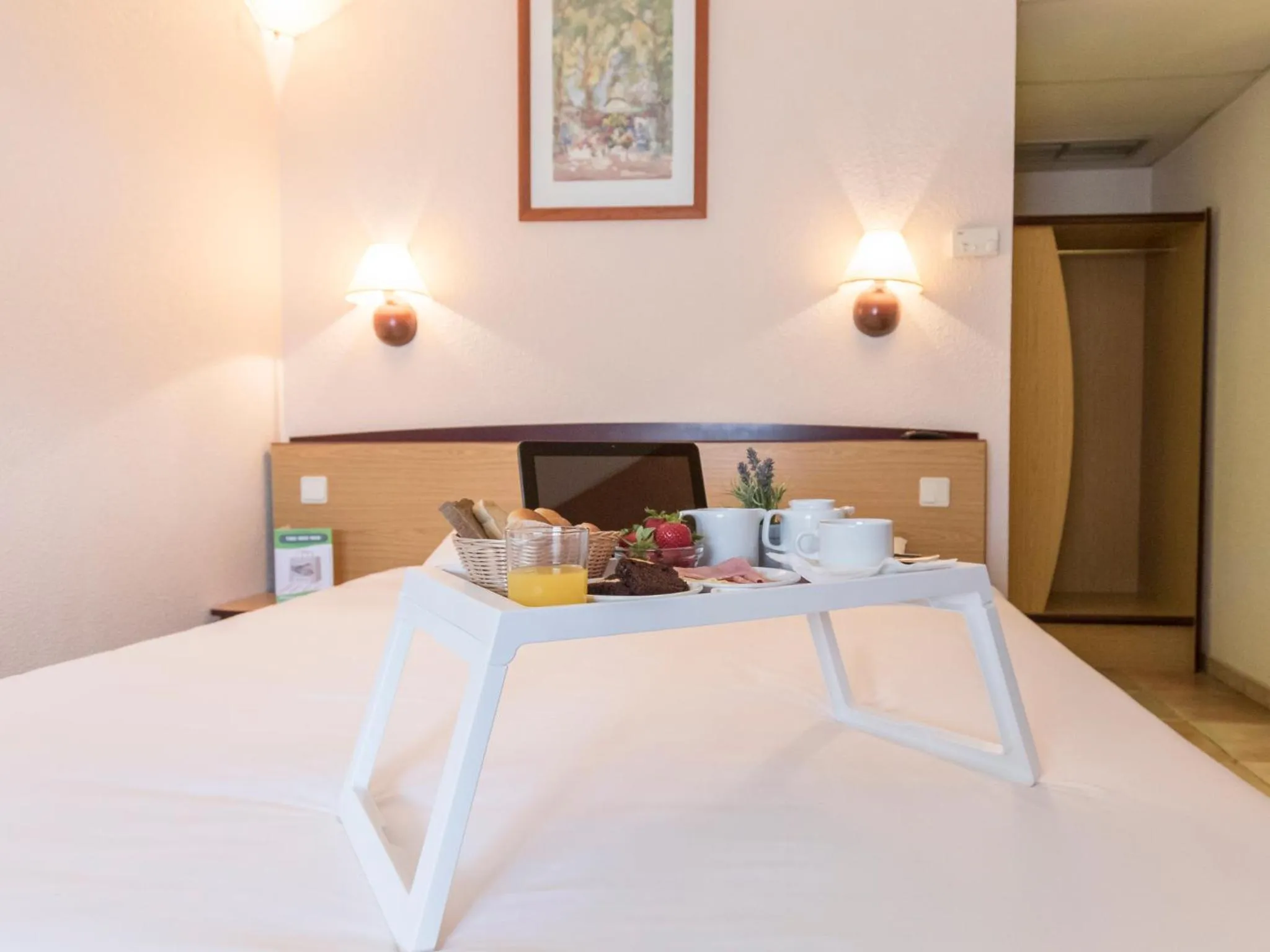 Continental breakfast, Bed in Campanile Setubal - Lisboa Sul