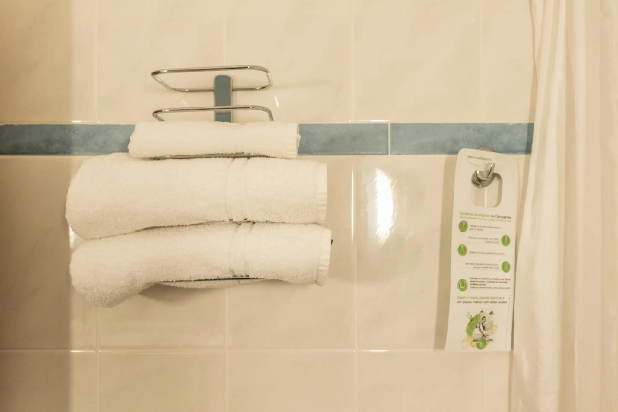 Bathroom in Campanile Setubal - Lisboa Sul