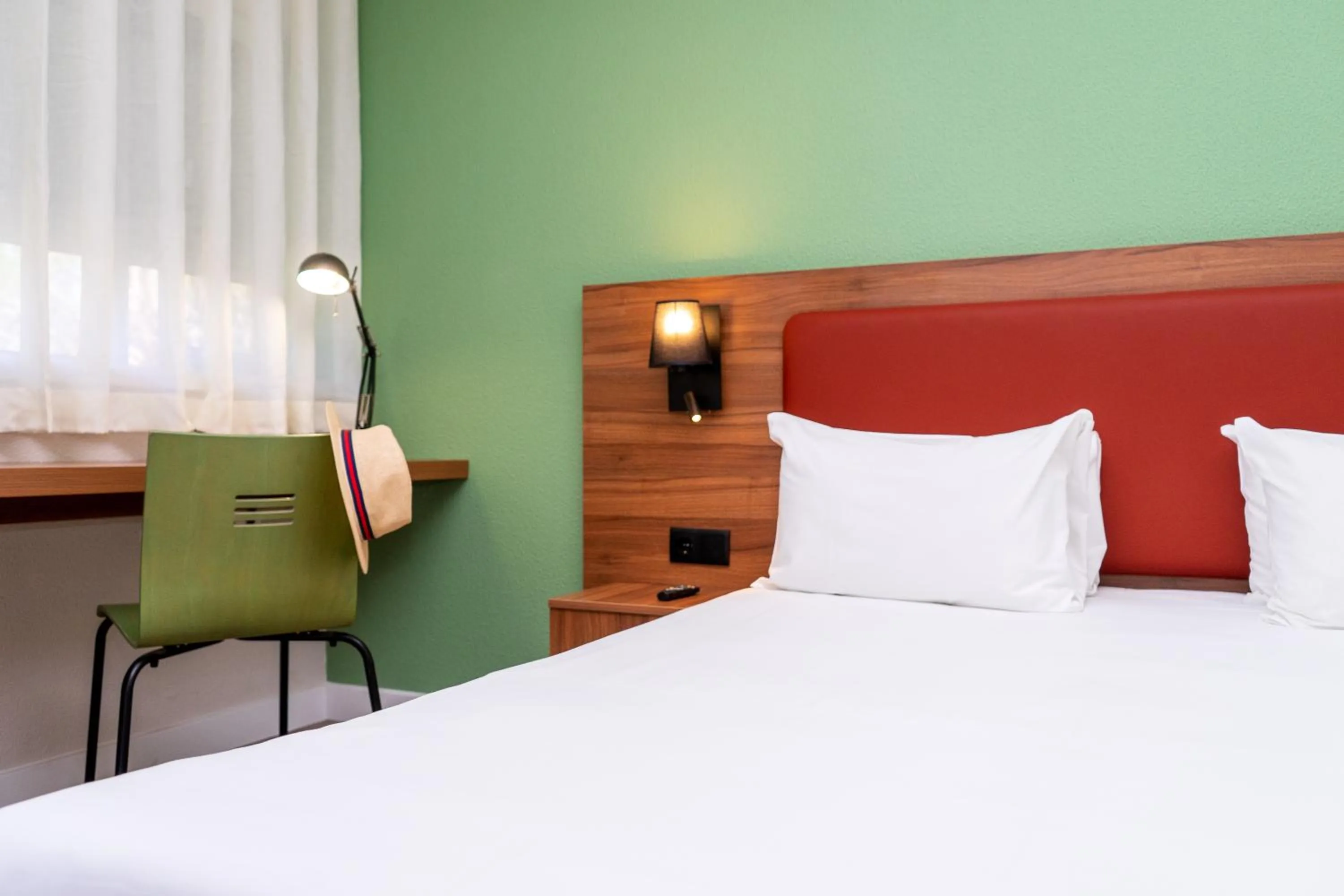 Bedroom, Bed in Hotel Campanile Setubal