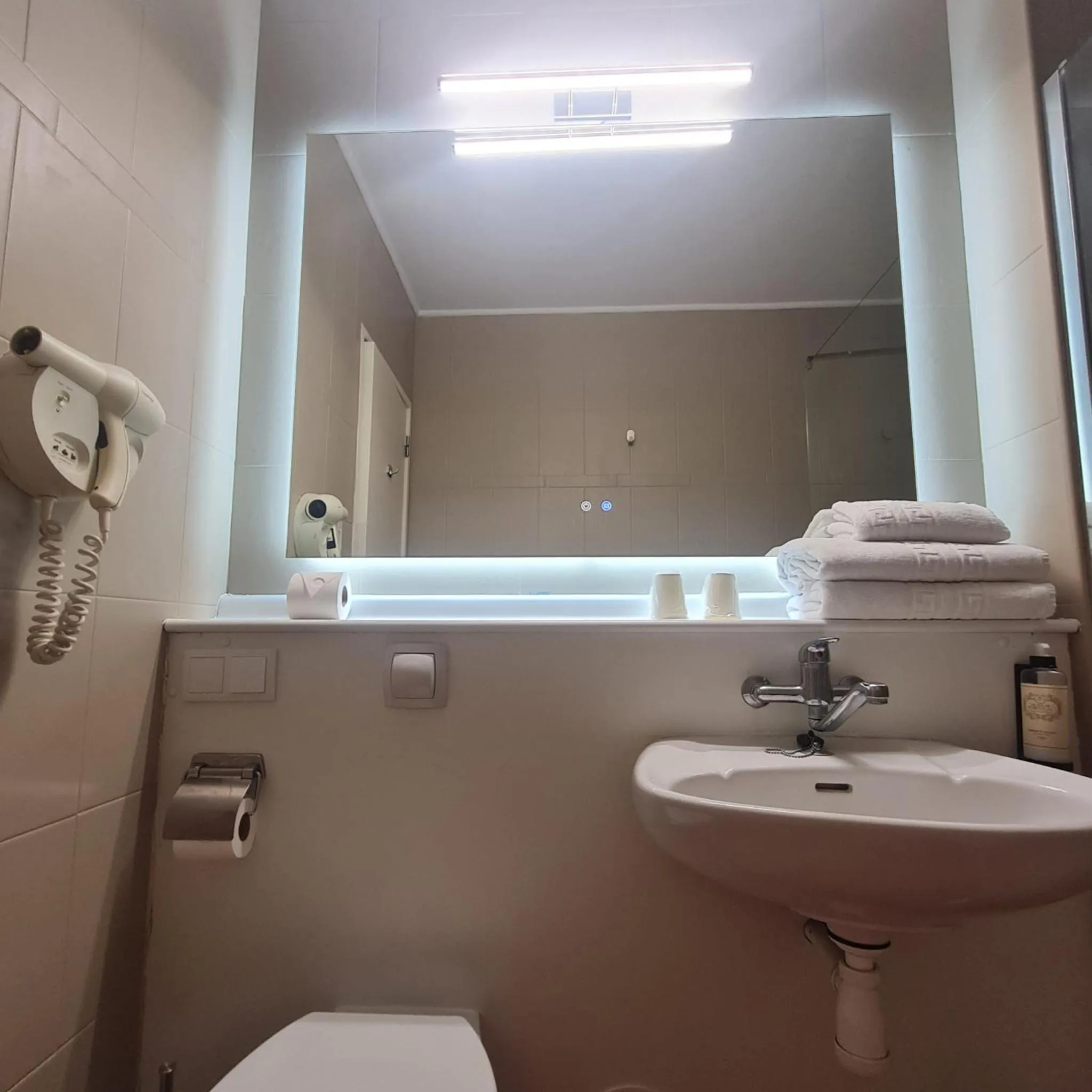 Bathroom in Hotel Campanile Setubal