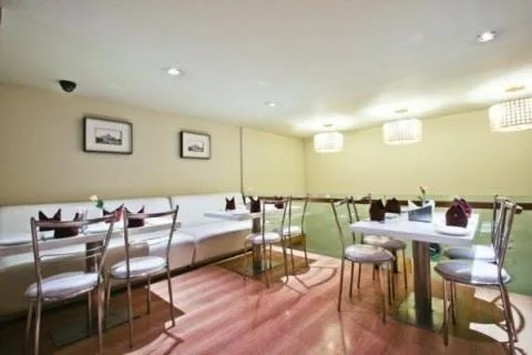 Restaurant/places to eat in Middleton Inn