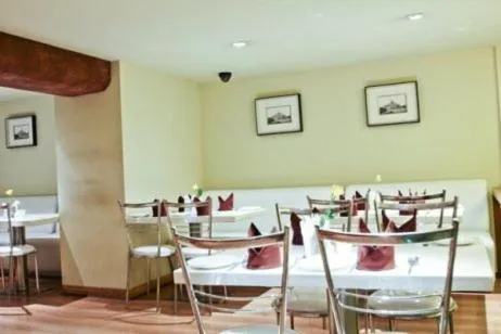 Restaurant/places to eat in Middleton Inn