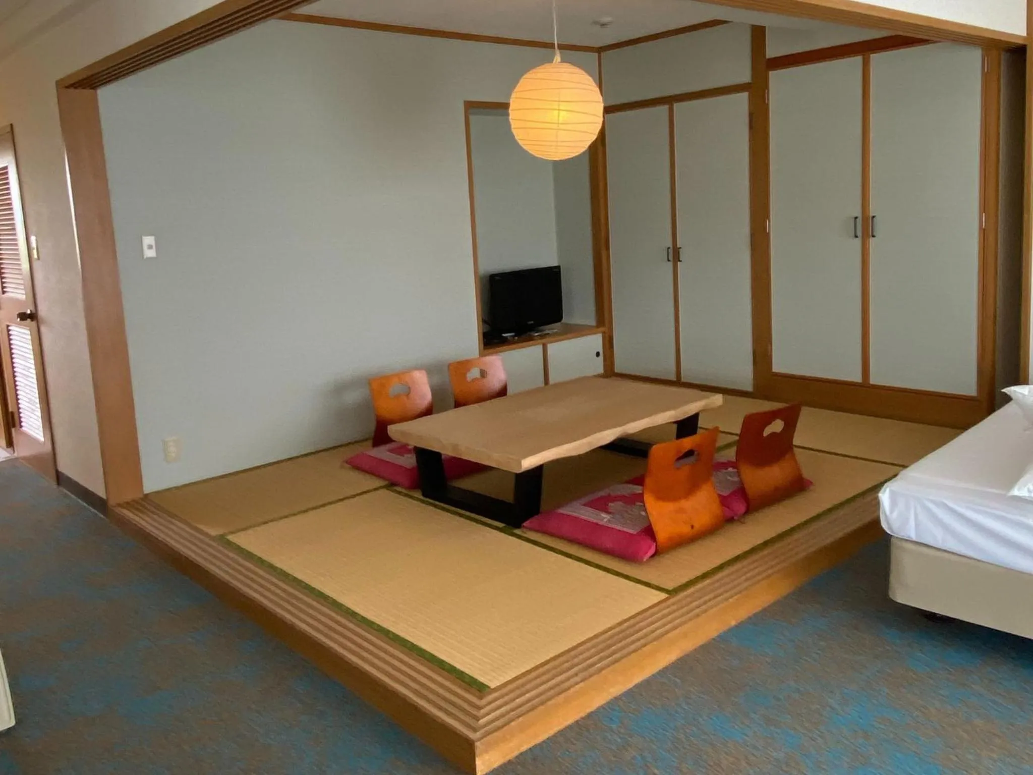 Bed in Hotel Resonex Nago