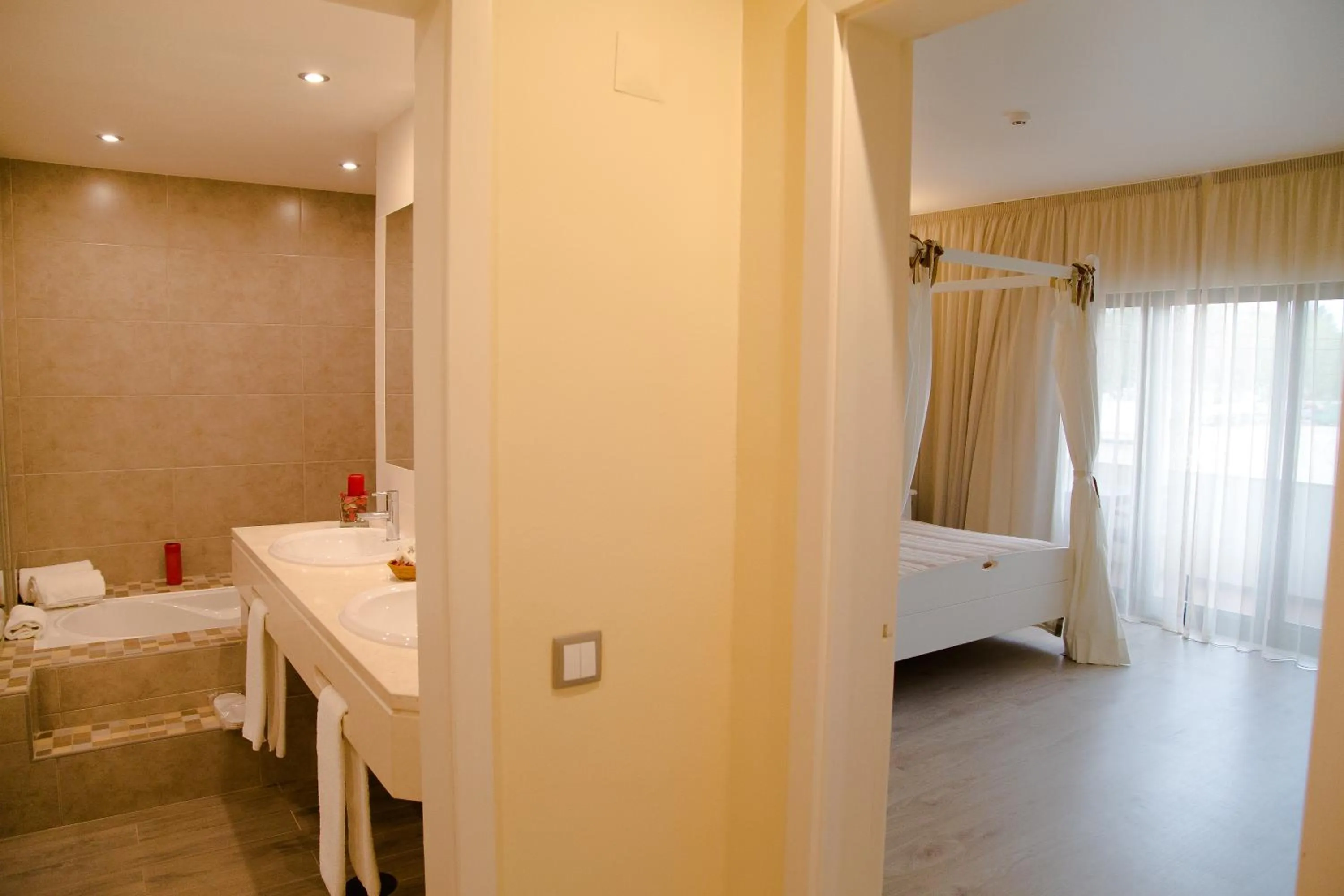 Bed, Bathroom in Hotel Dom Fernando