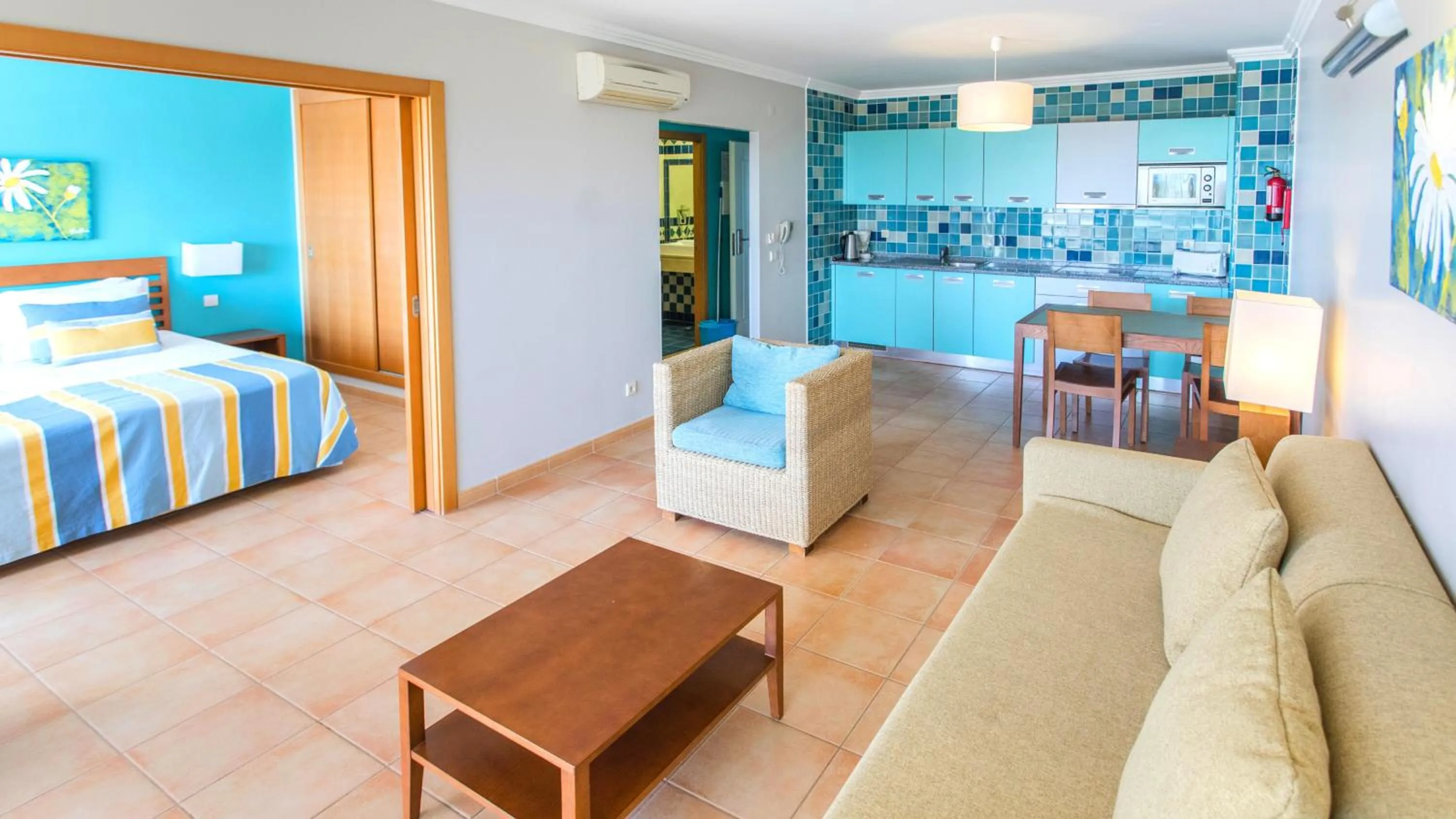 Kitchen or kitchenette, Bed in Alfagar Alto da Colina