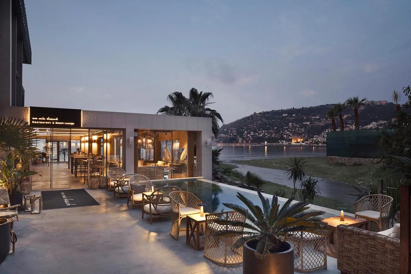 Restaurant/places to eat in Sun Hotel By En Vie Beach