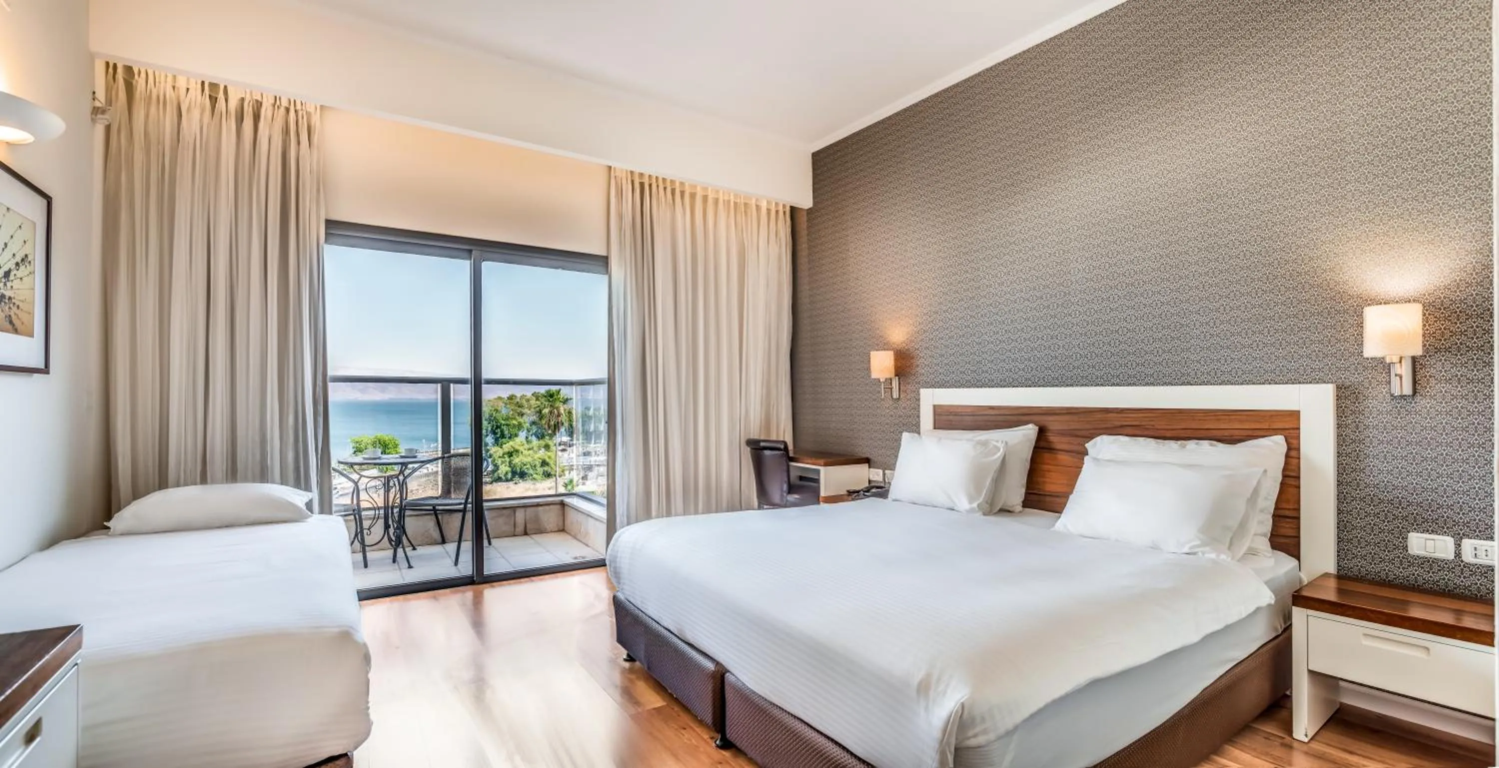 Bedroom, Bed in Emily's Hotel