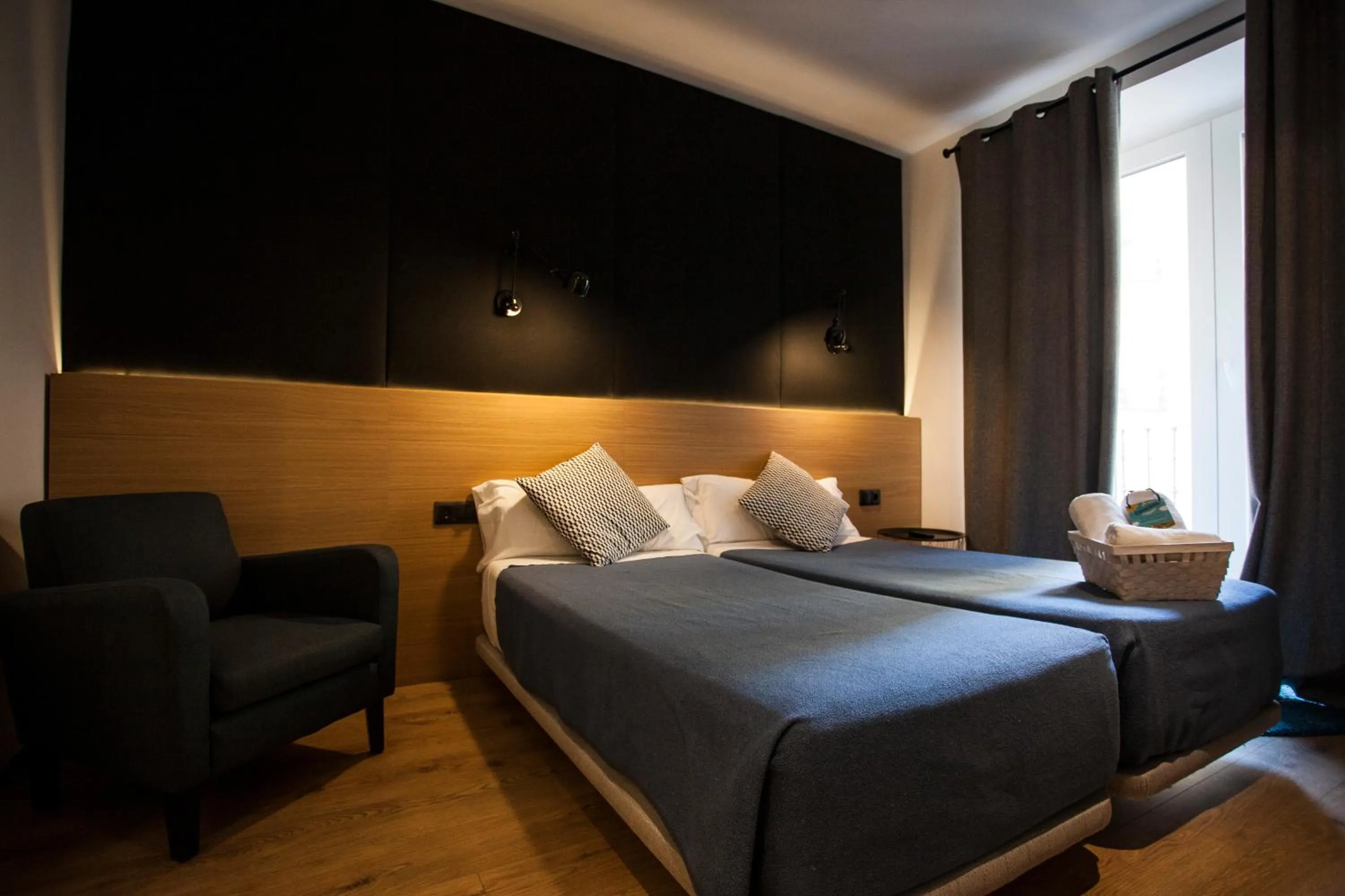 Photo of the whole room, Bed in CC Malasaña