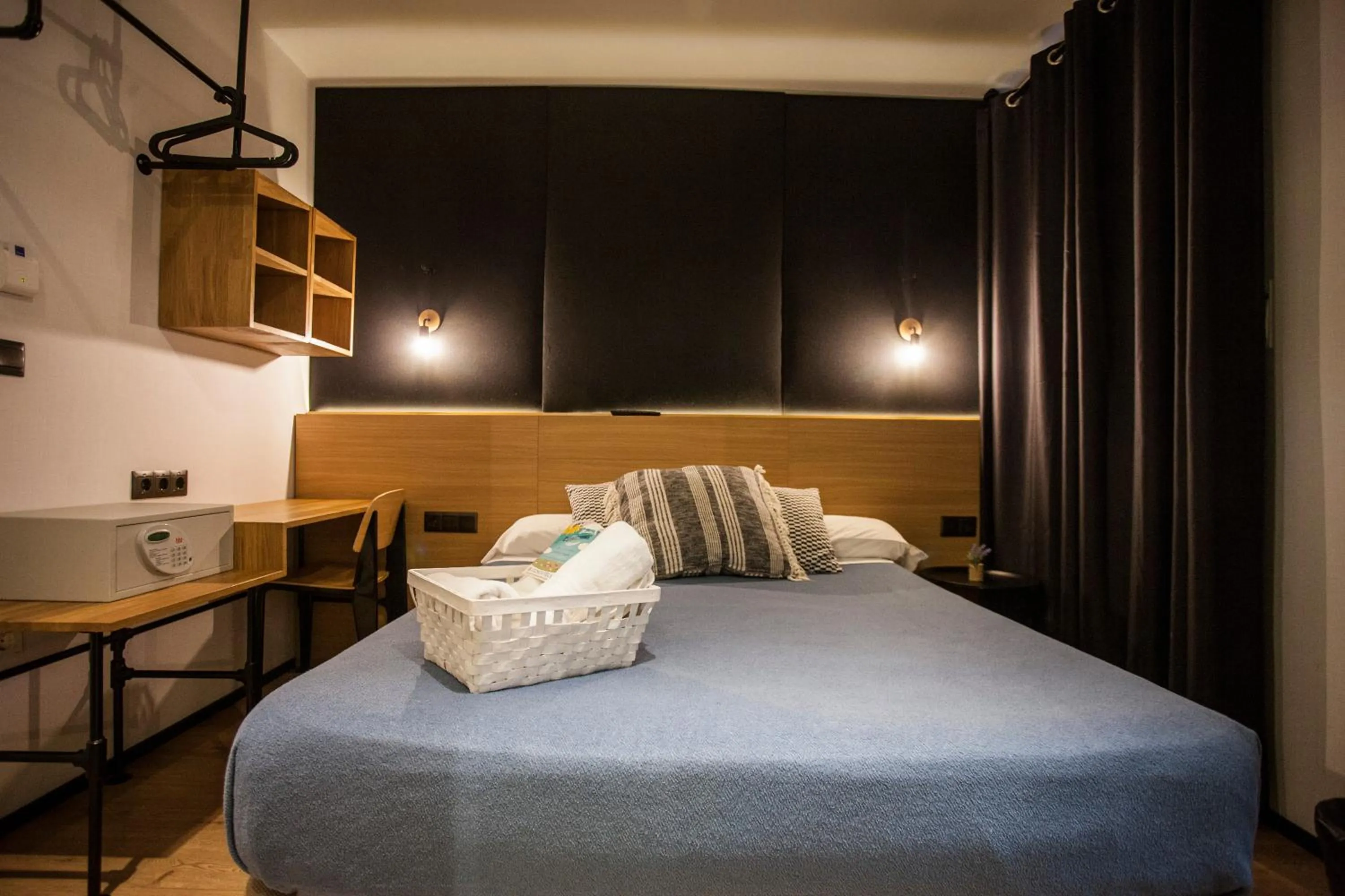 Photo of the whole room, Bed in CC Malasaña