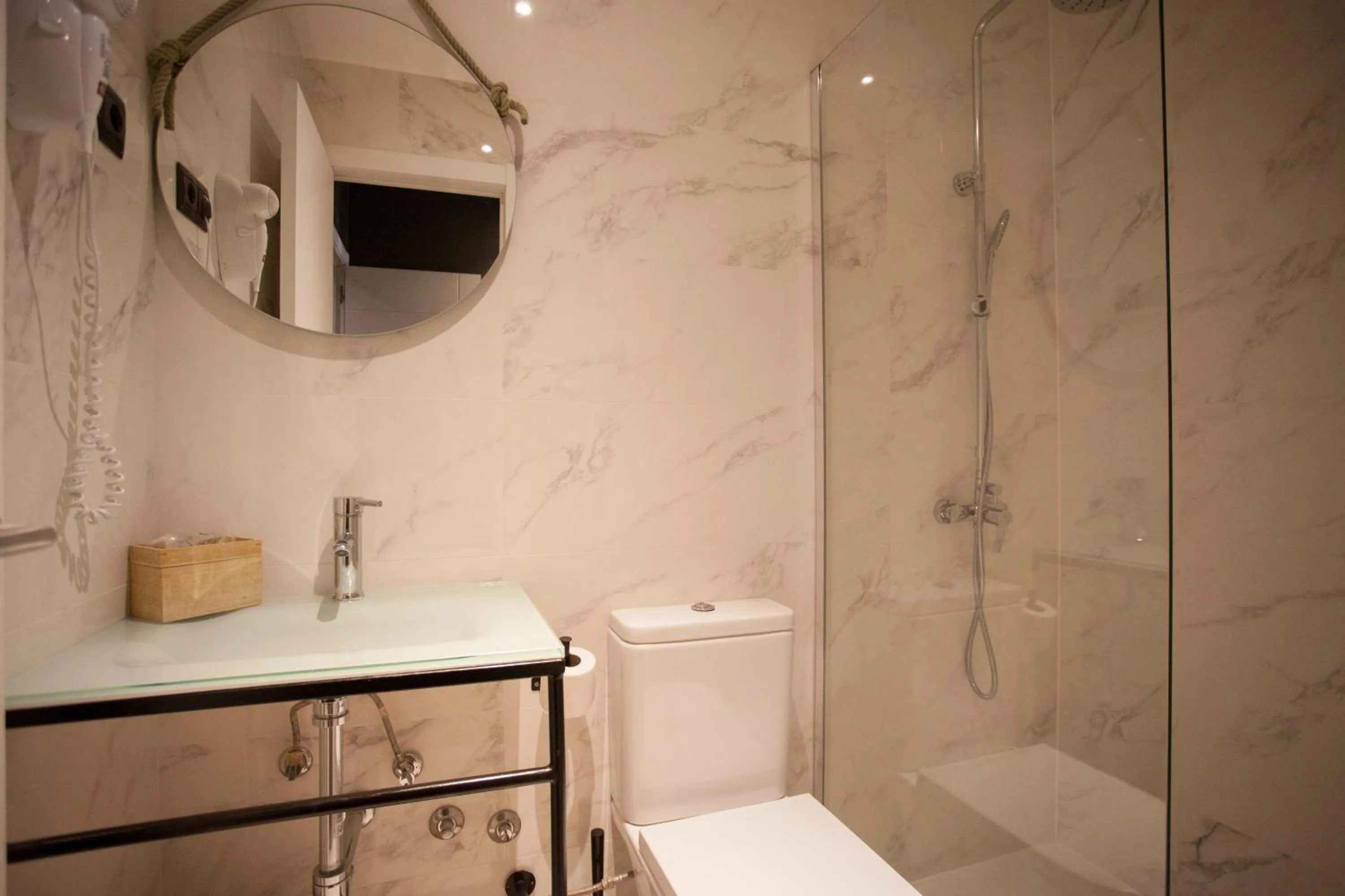 Bathroom in CC Malasaña