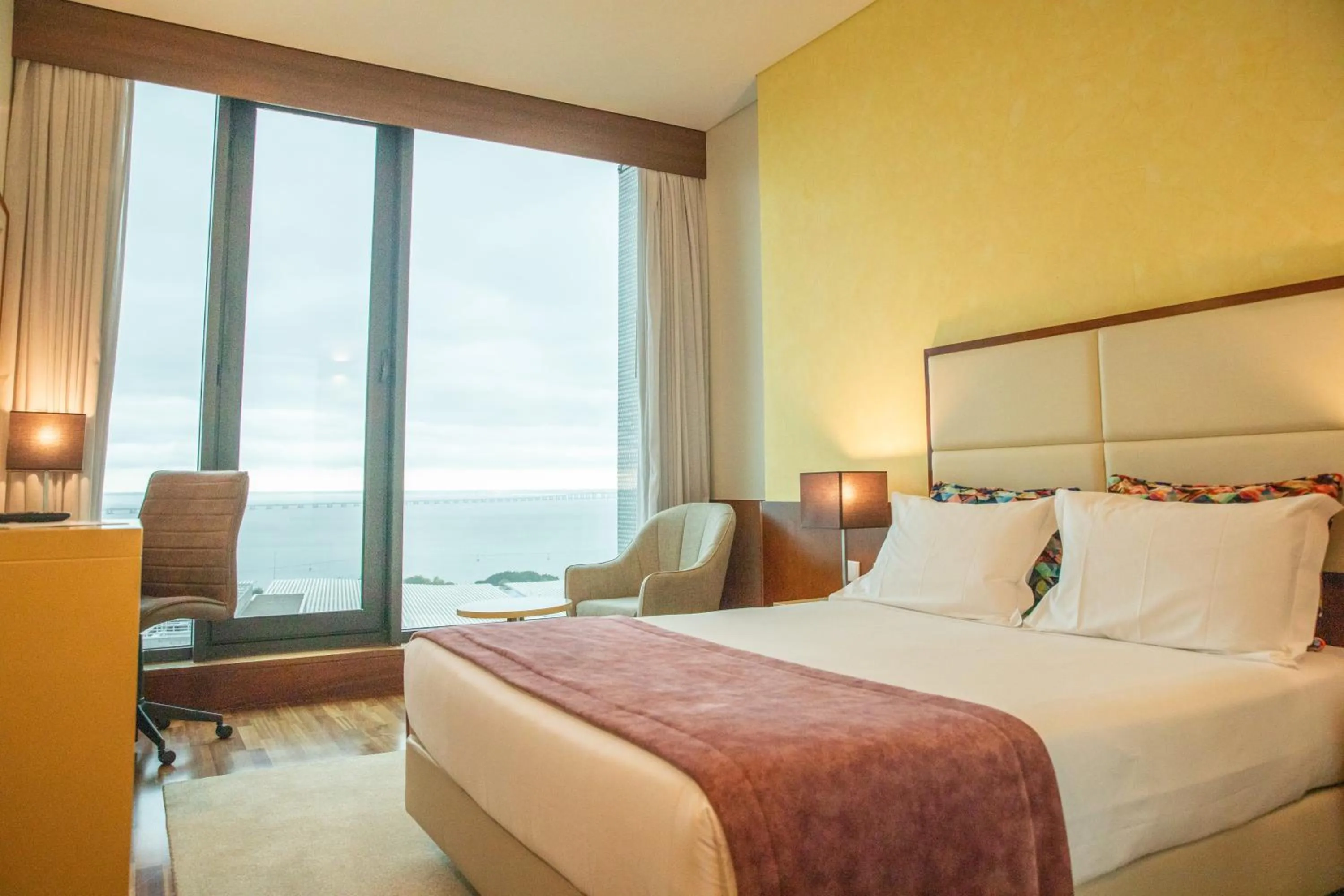 Bedroom, Bed in VIP Executive Arts Hotel