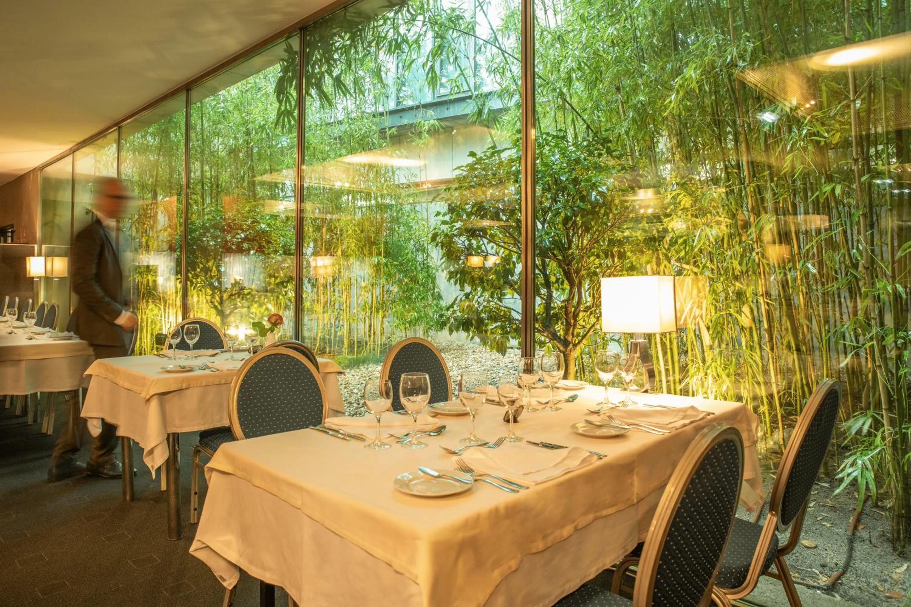 Restaurant/places to eat in VIP Executive Arts Hotel