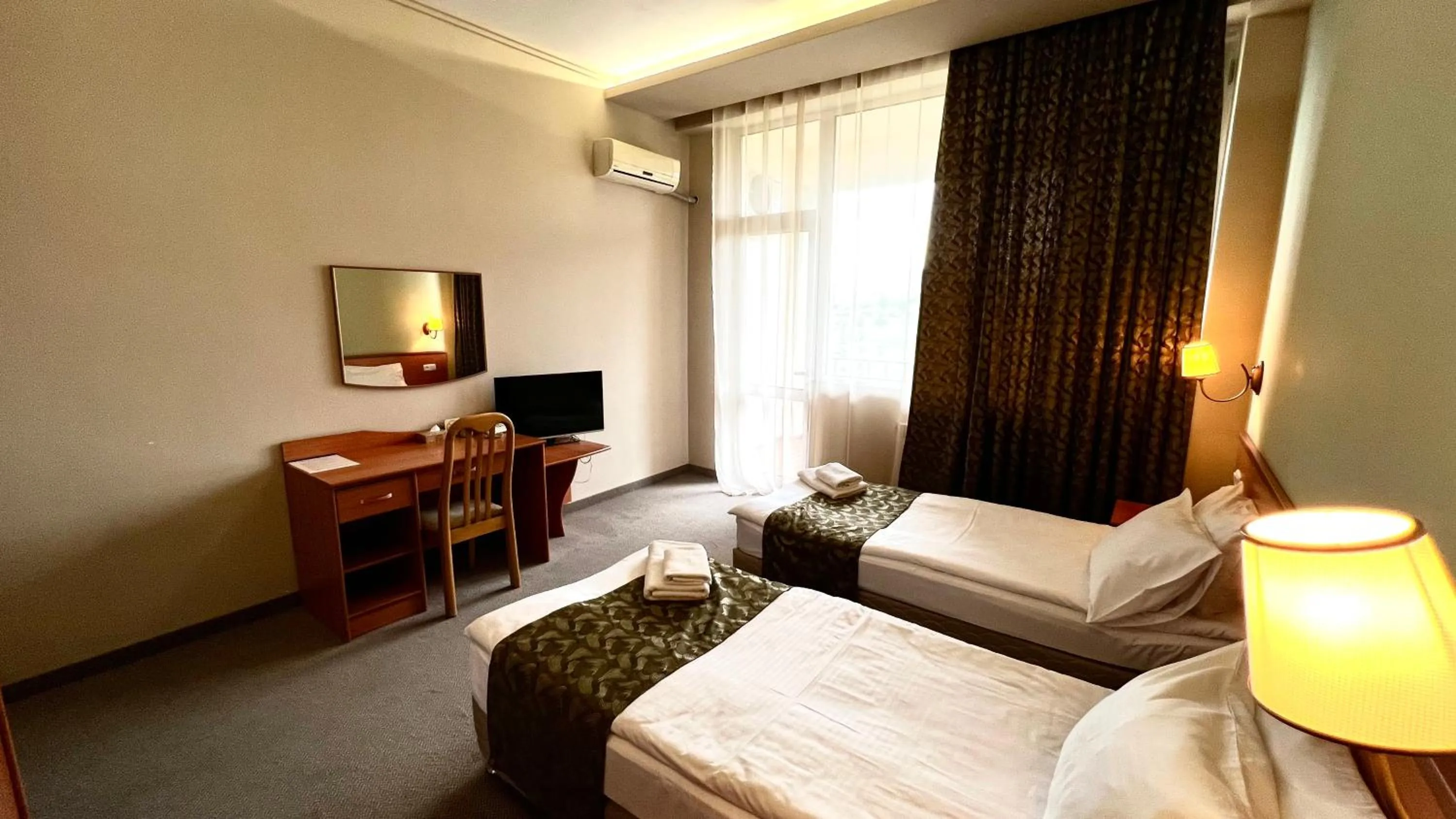 Bedroom, Bed in Olympia Garden Hotel