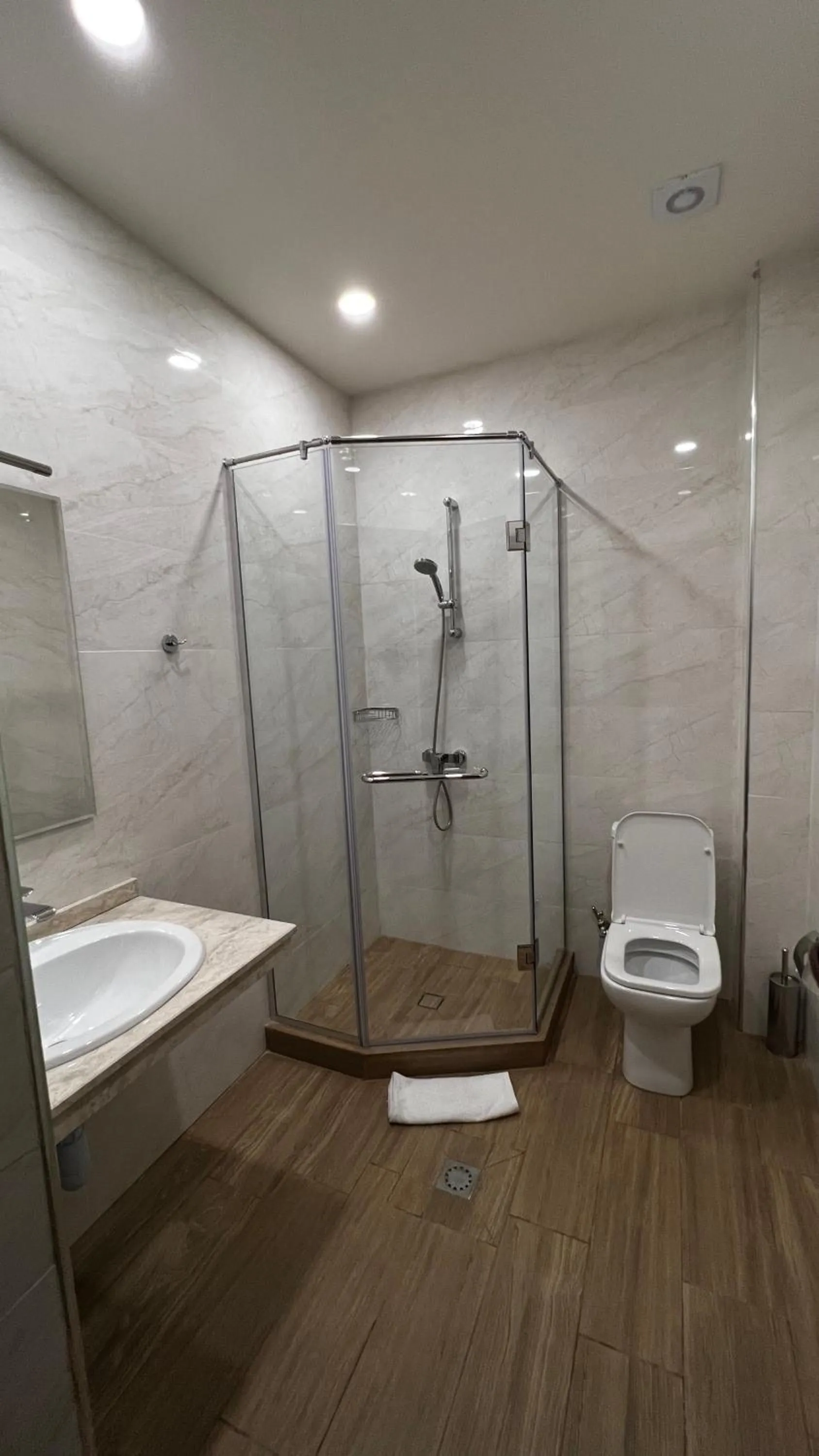 Shower in Olympia Garden Hotel