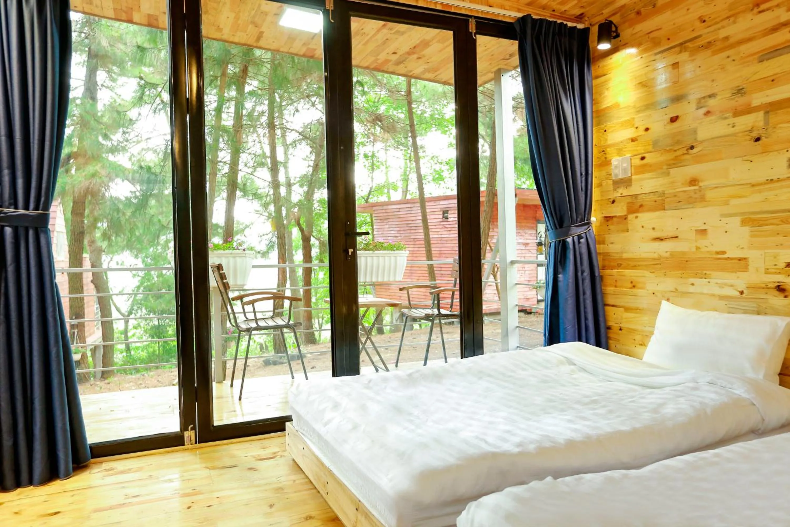 Bed in Cat Ba Eco Lodge