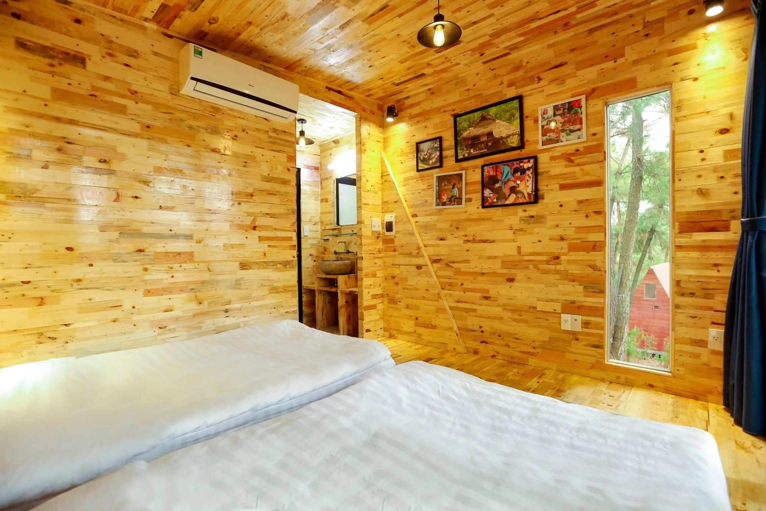 Bed in Cat Ba Eco Lodge