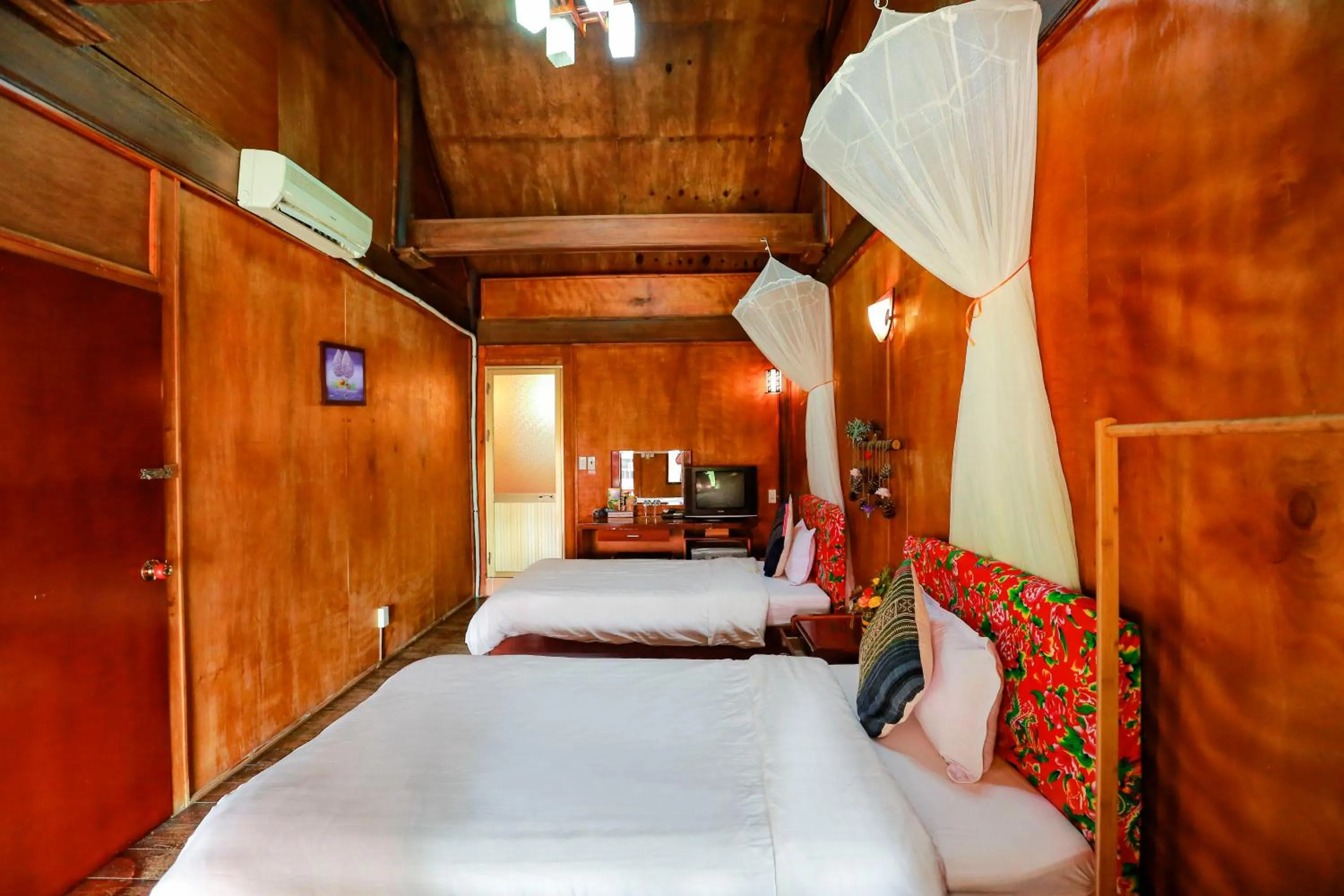 Bed in Cat Ba Eco Lodge