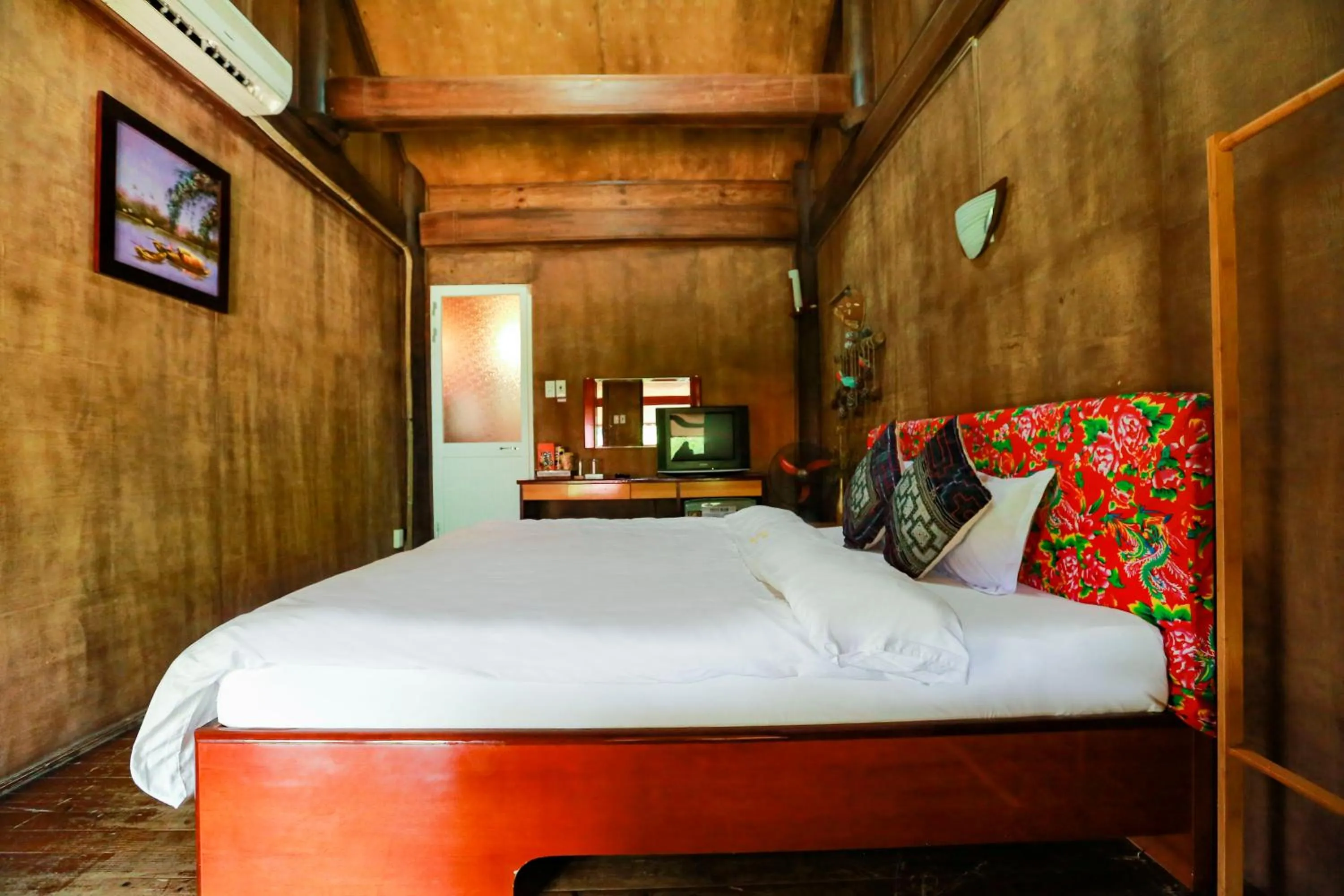 Bed in Cat Ba Eco Lodge