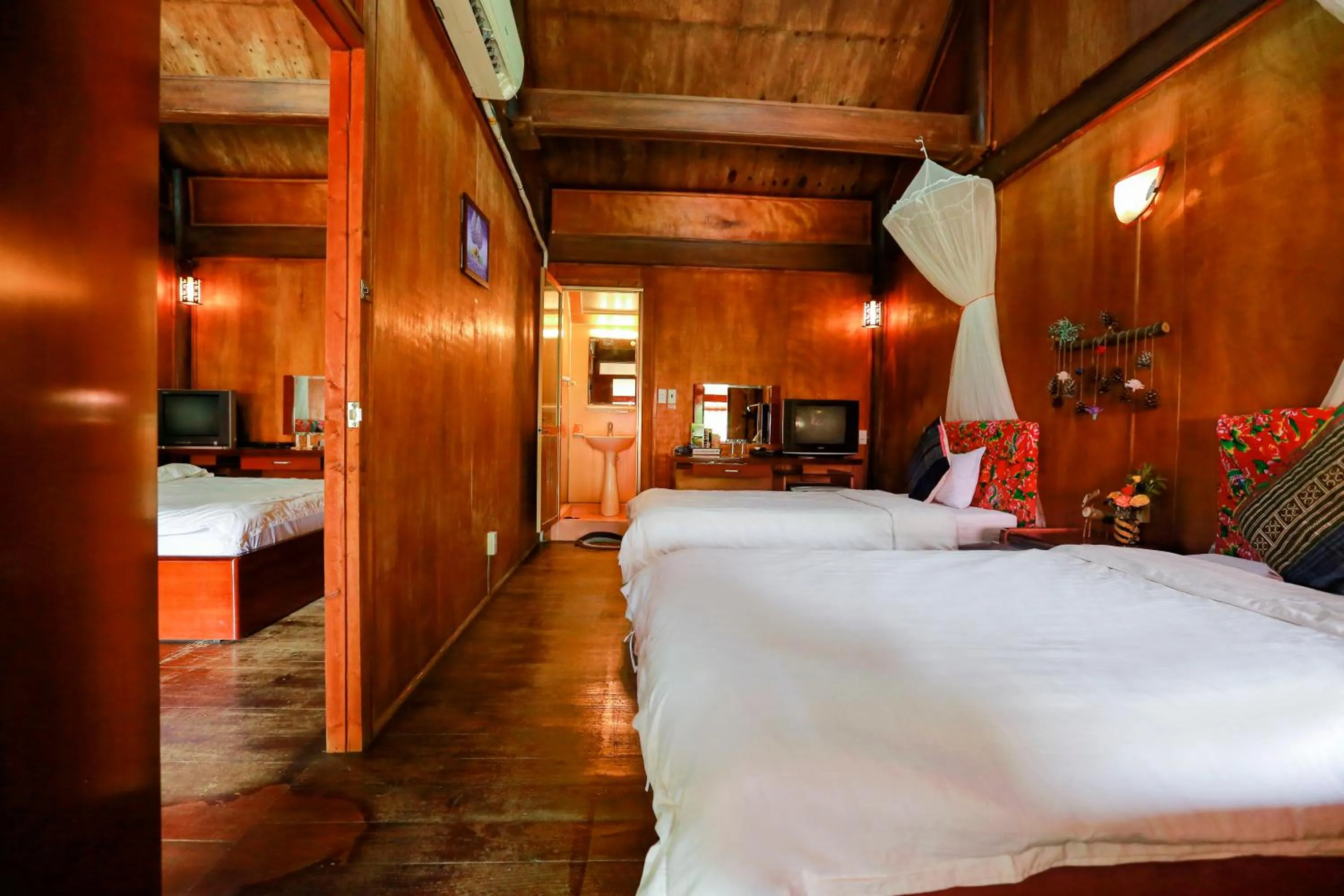 Bed in Cat Ba Eco Lodge