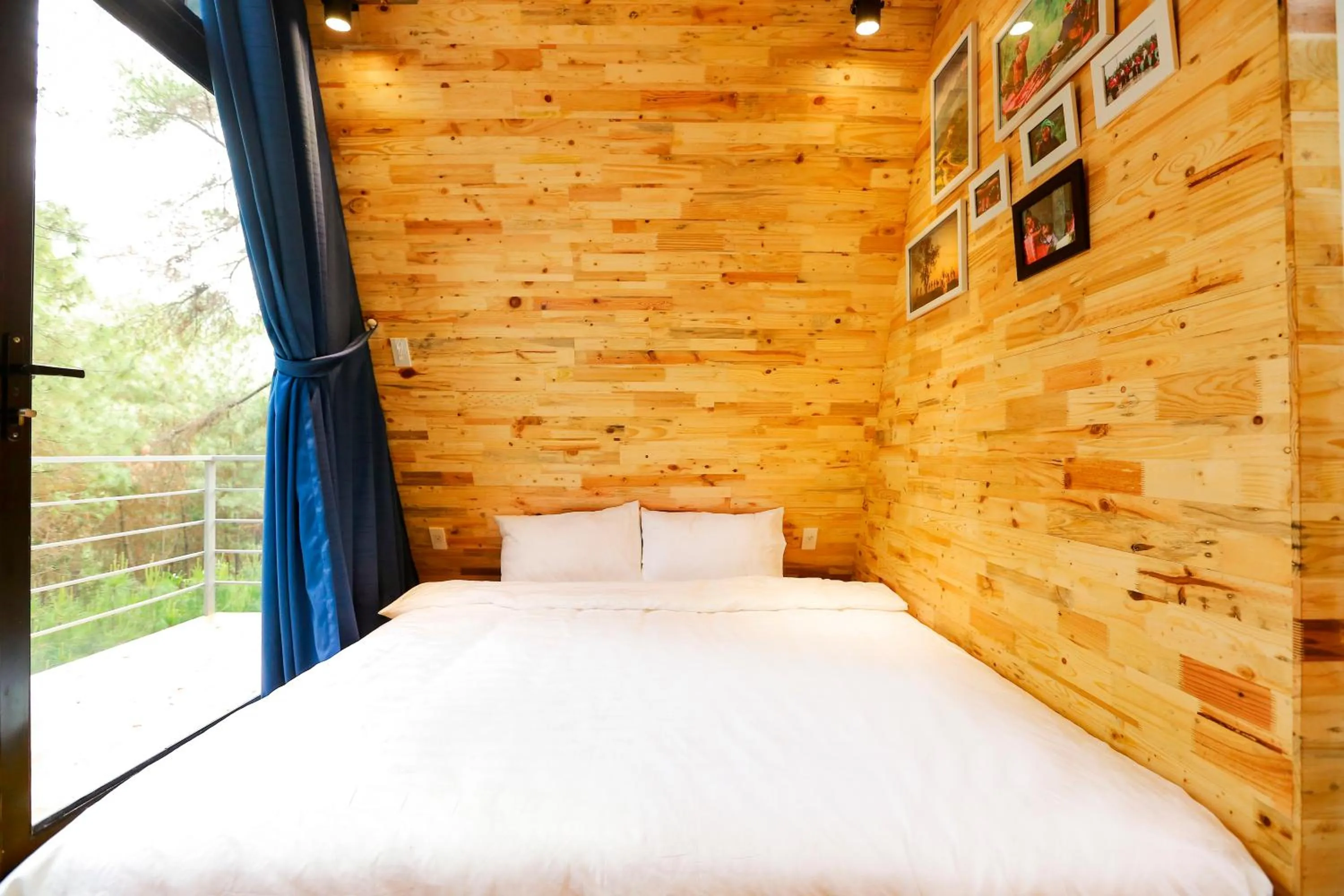 Bed in Cat Ba Eco Lodge