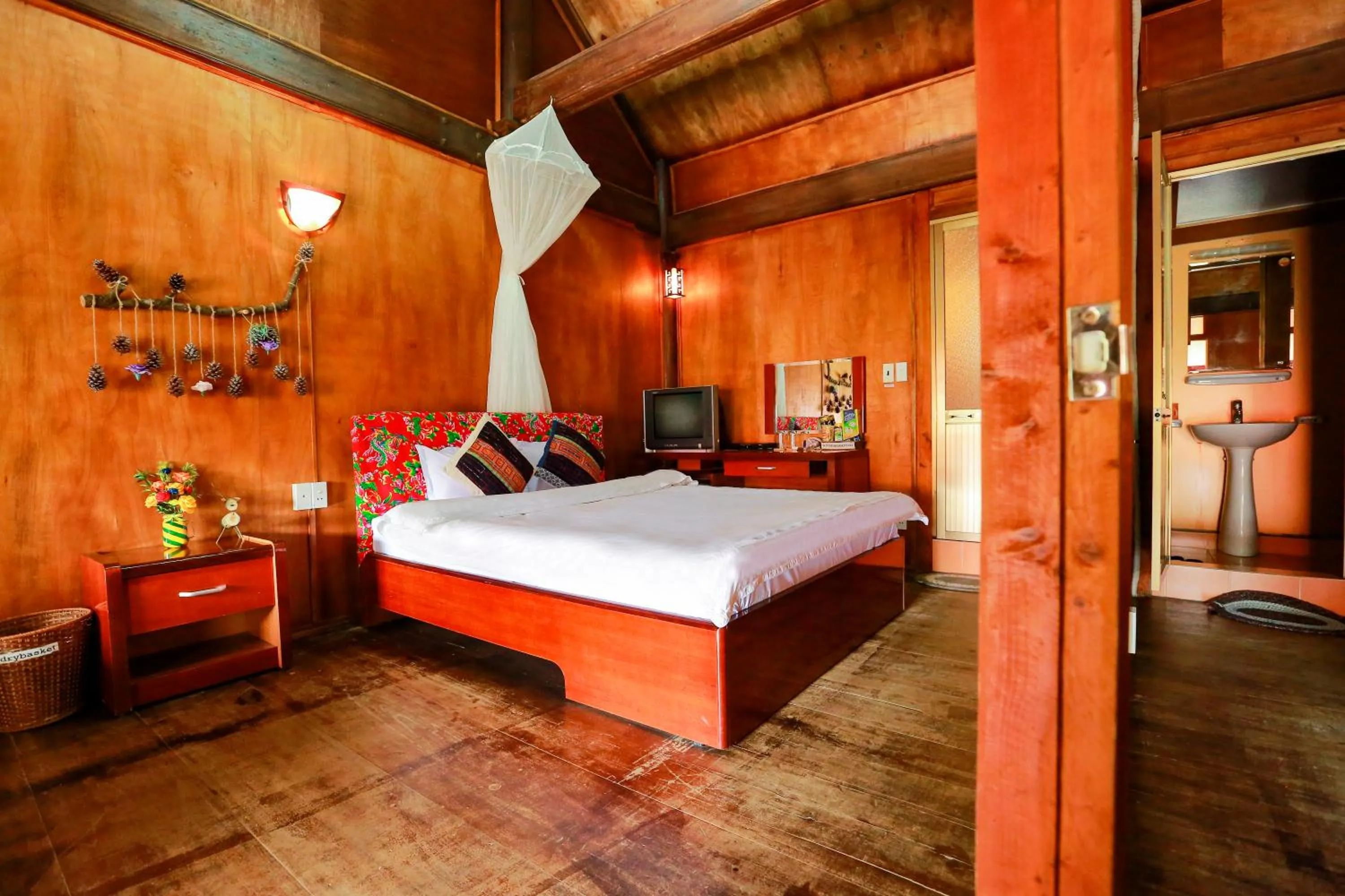 Bed in Cat Ba Eco Lodge