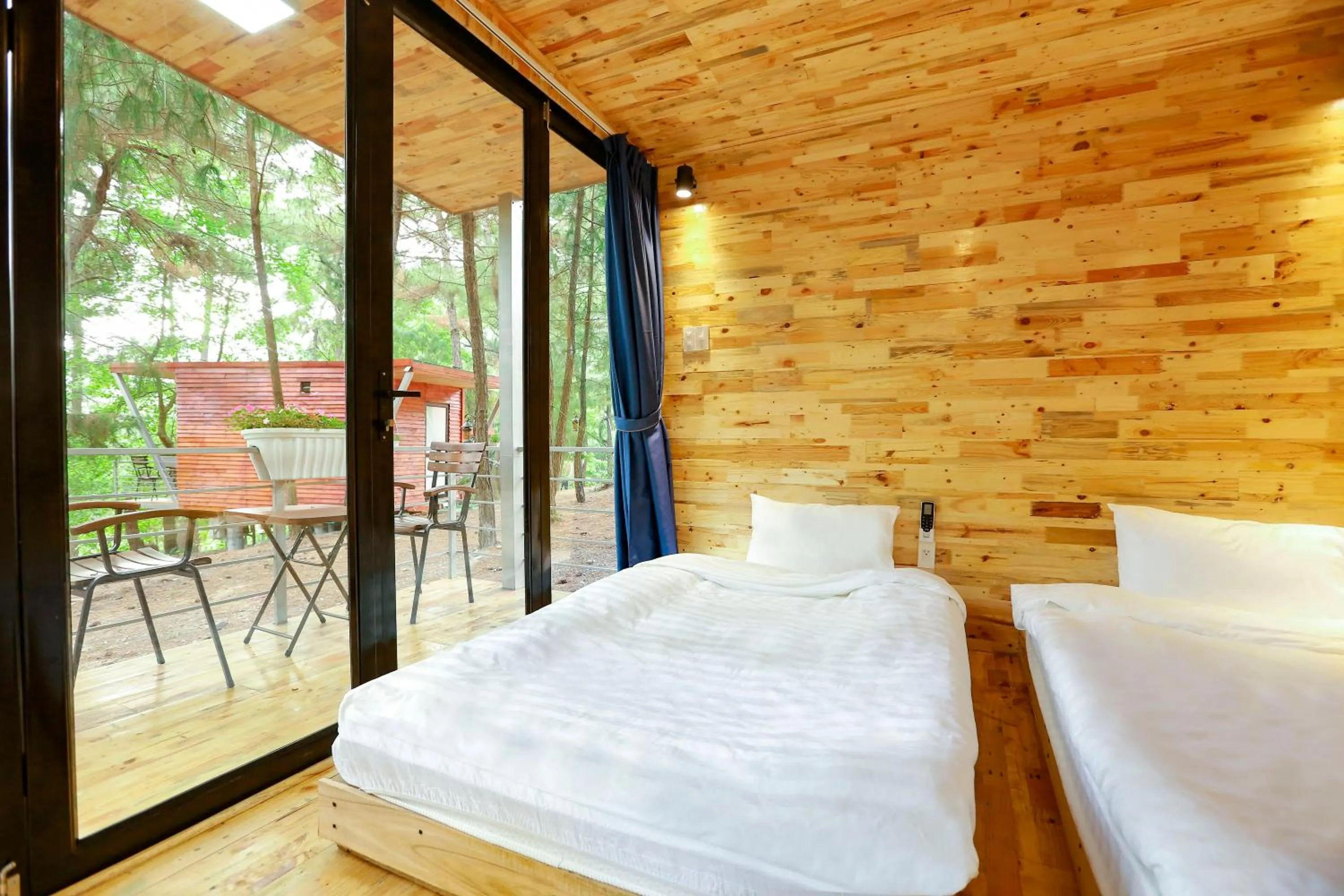Bed in Cat Ba Eco Lodge