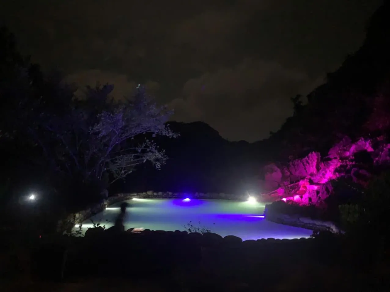 Night in Cat Ba Eco Lodge