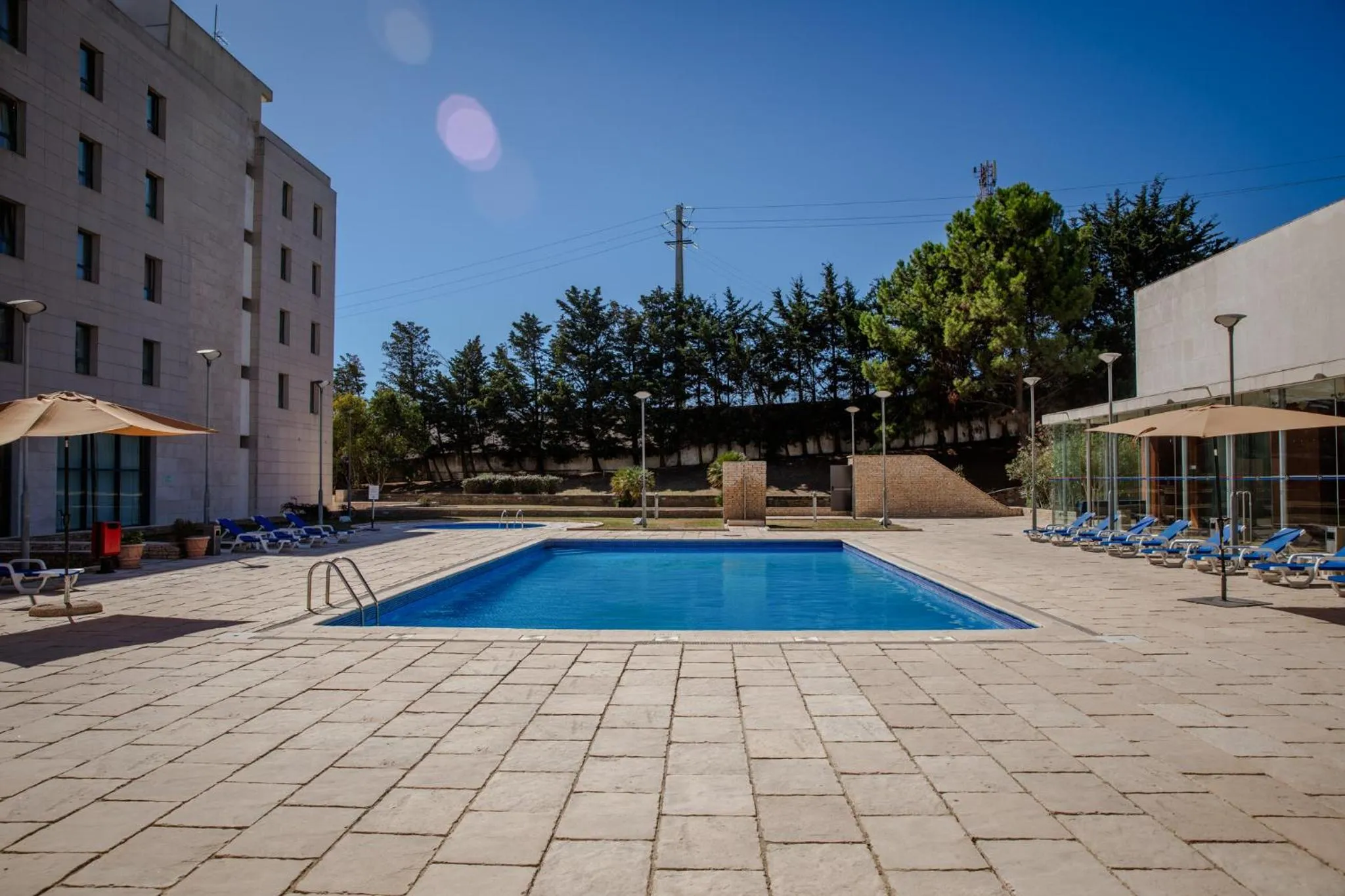 Swimming pool in VIP Executive Santa Iria Hotel