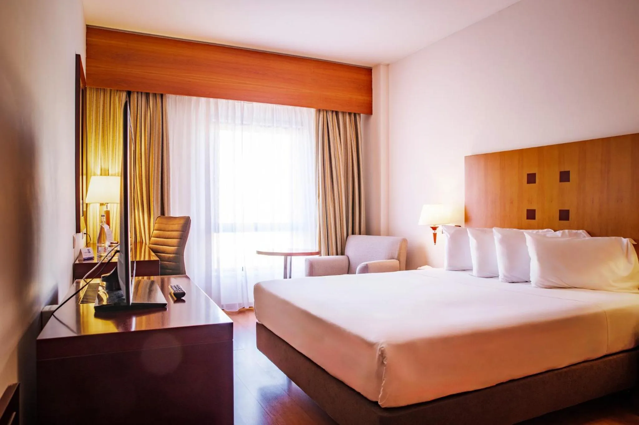 Bed in VIP Executive Santa Iria Hotel