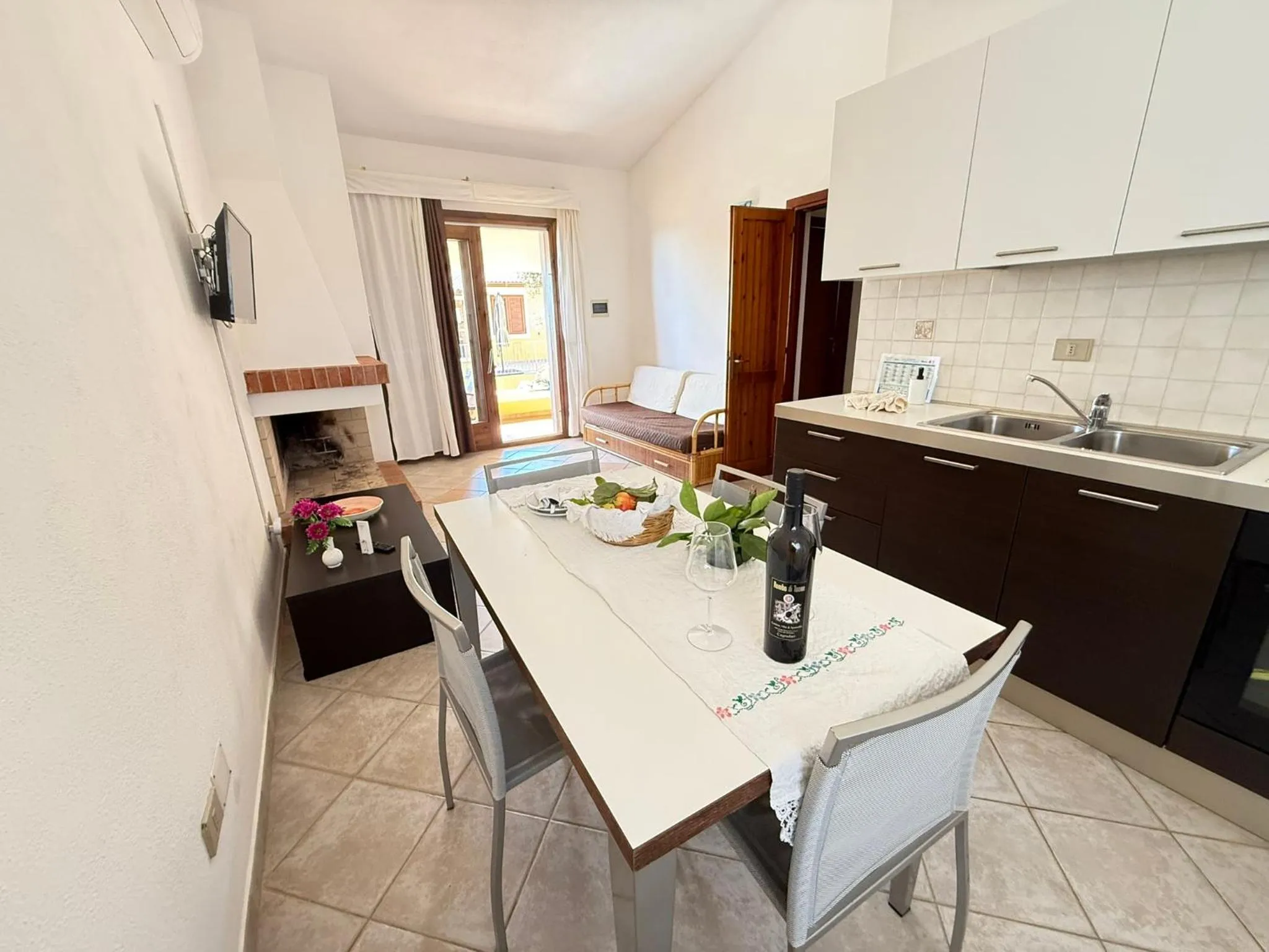 Kitchen or kitchenette in Residence Il Borgo di Porto Corallo