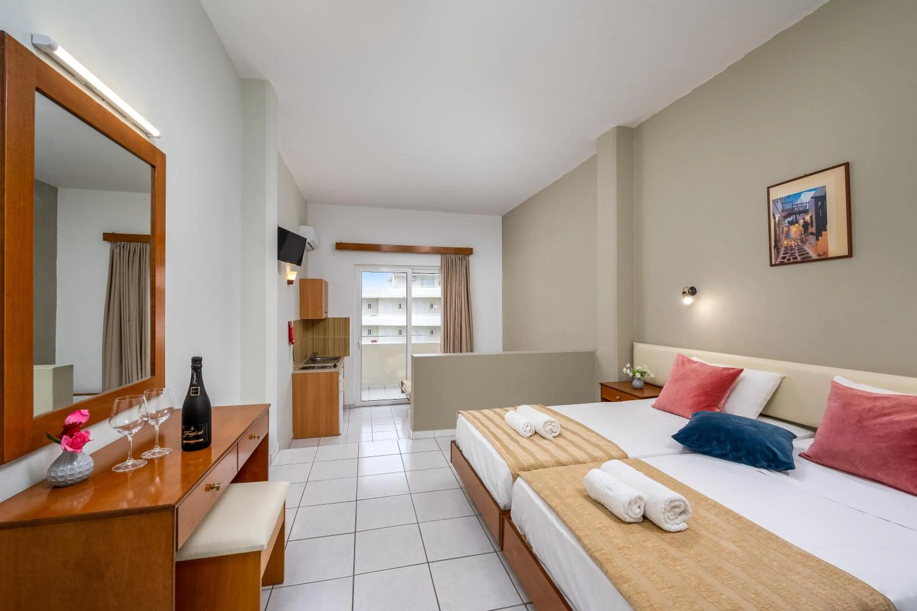 Photo of the whole room, Bed in Bayside Hotel Katsaras