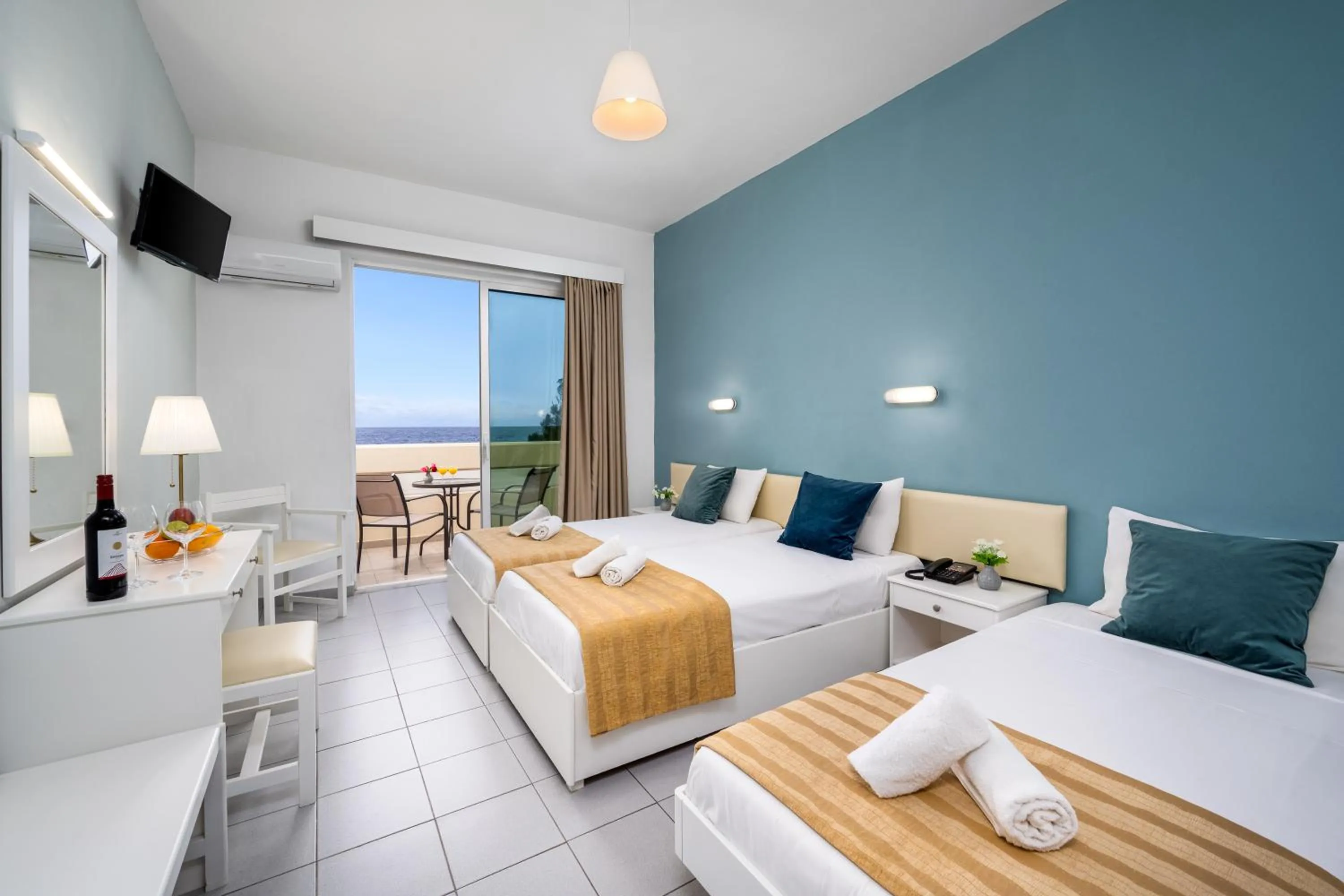 Photo of the whole room, Bed in Bayside Hotel Katsaras