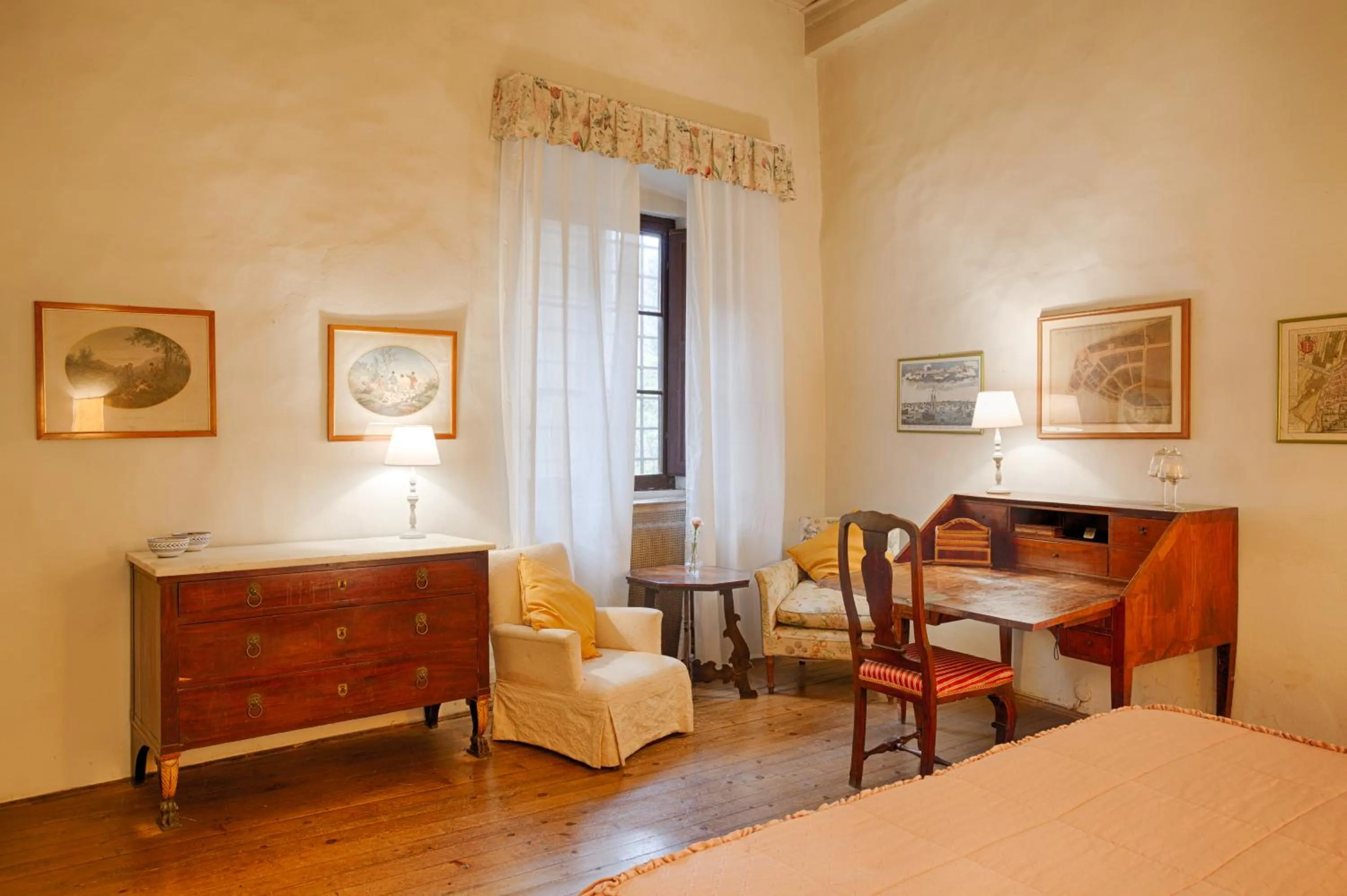 Photo of the whole room, Bed in Villa Rucellai