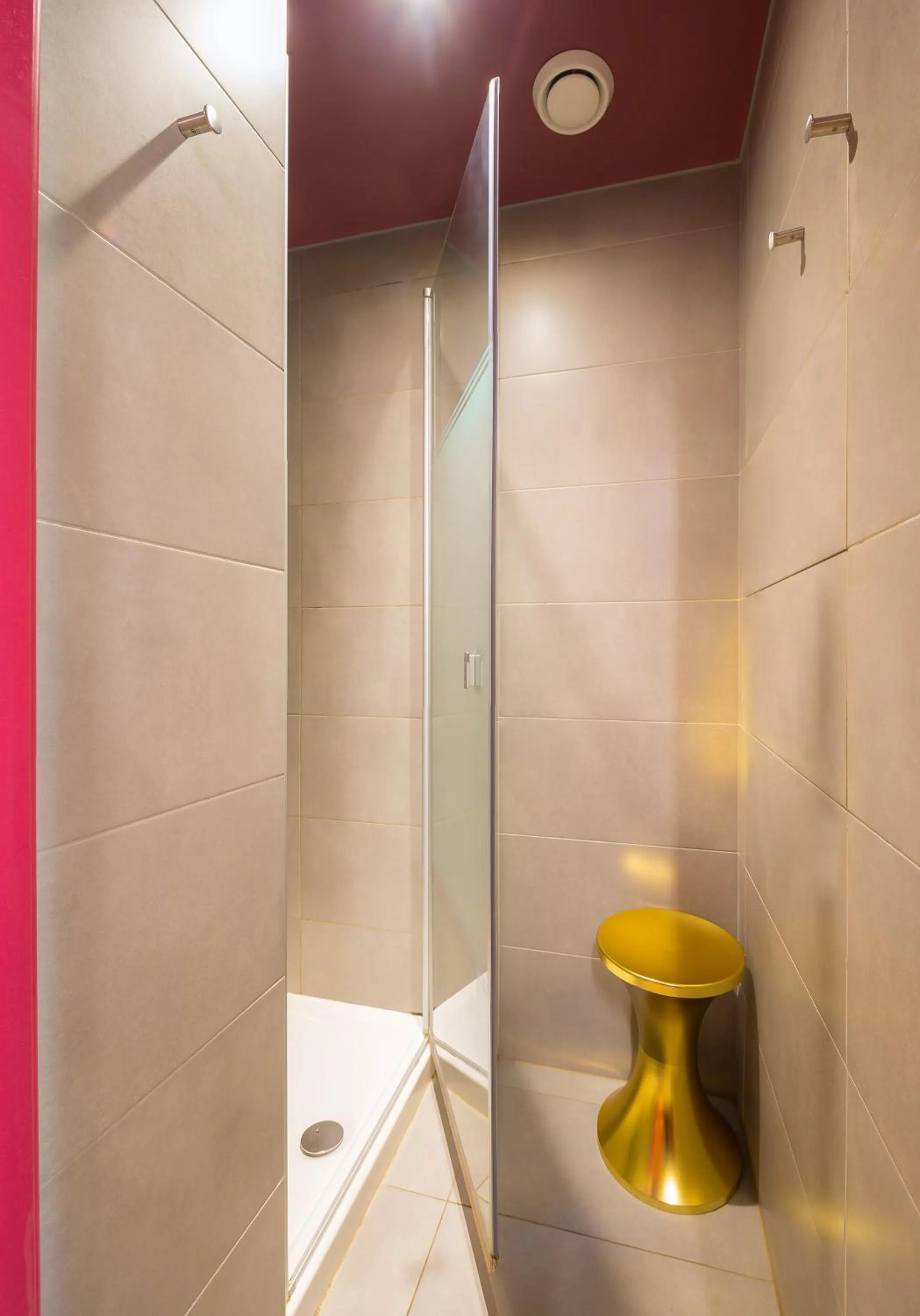 Shower in Generator Barcelona