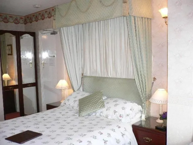 Bed in Moonraker House