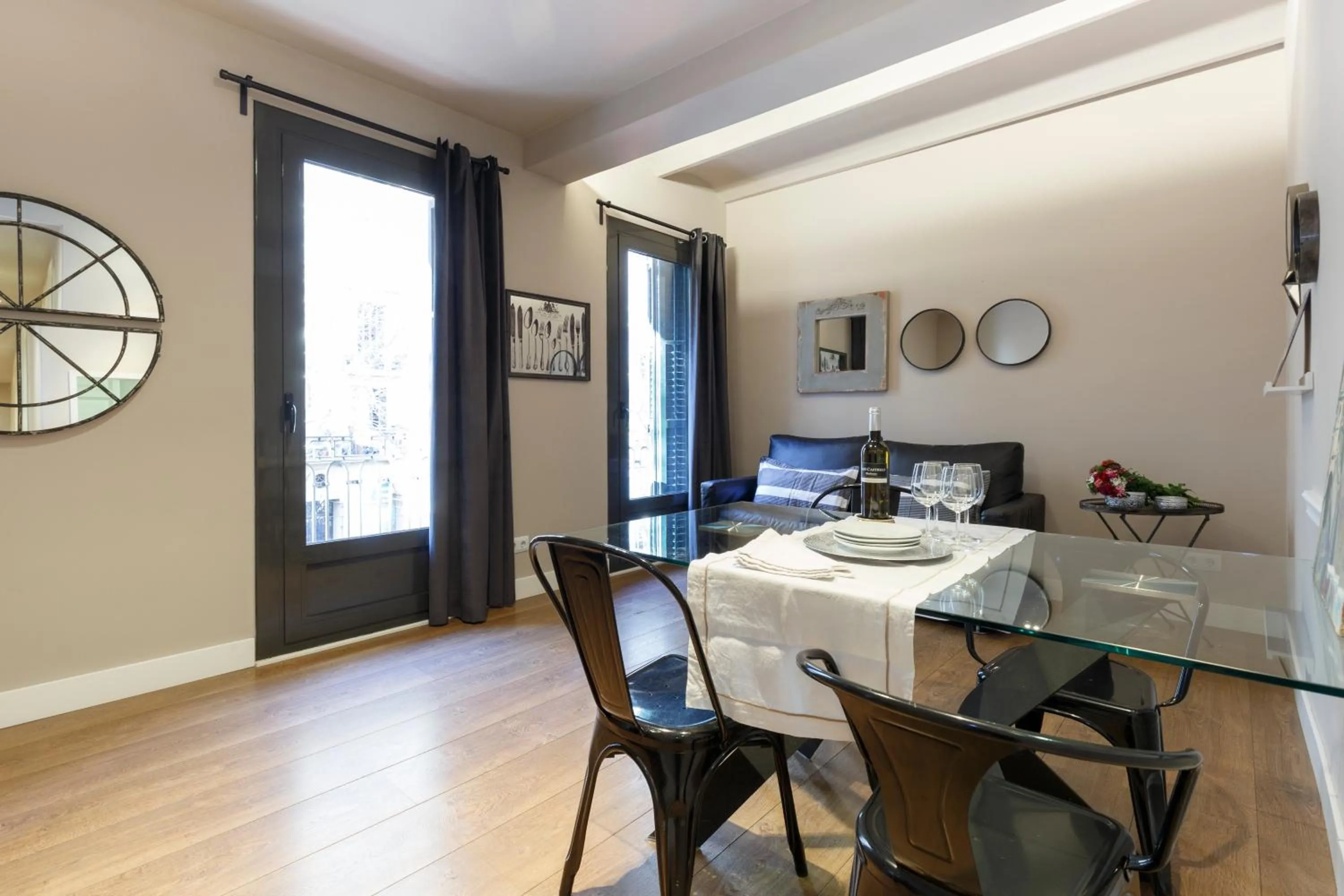 Dining area in AinB Eixample-Miro Apartments