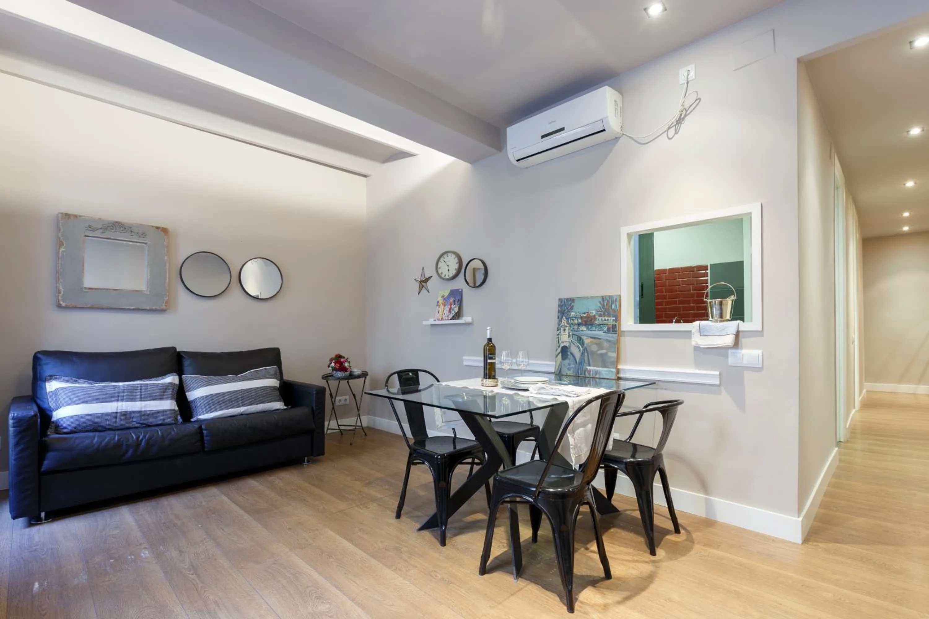 Dining area in AinB Eixample-Miro Apartments
