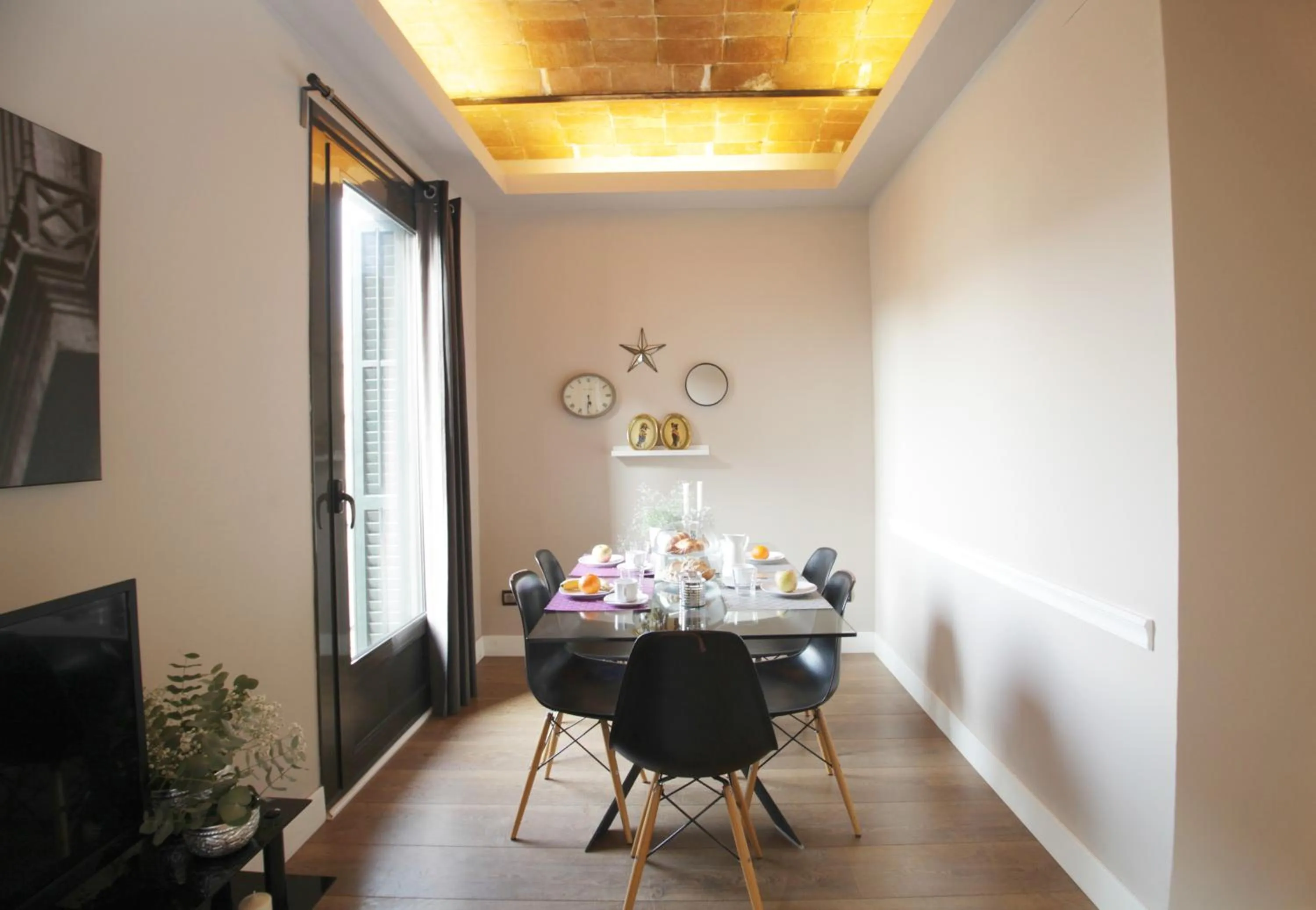 Day in AinB Eixample-Miro Apartments